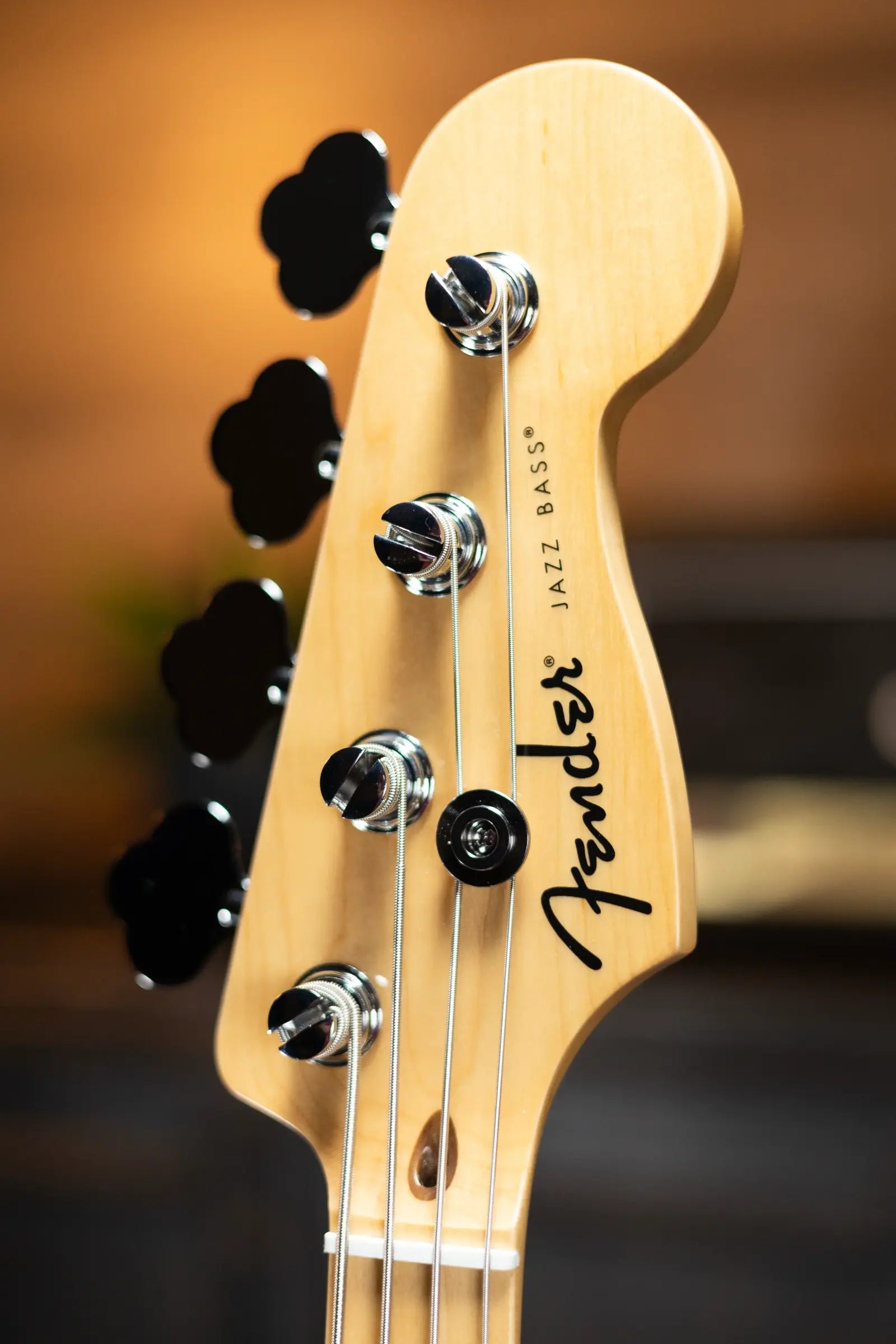 Fender Standard Jazz Bass, Maple Fingerboard, Black Pickguard - Black