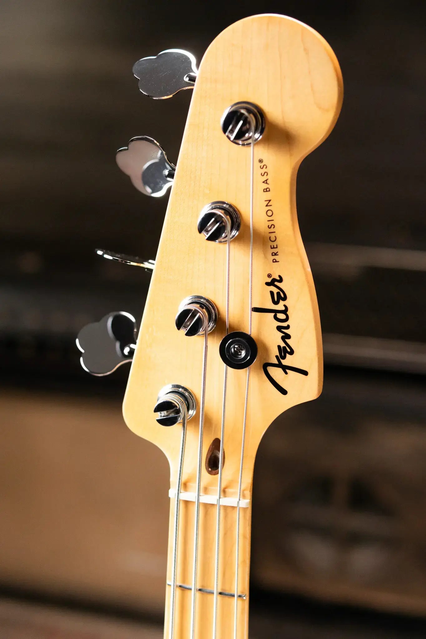 Fender Standard Precision Bass, Maple Fingerboard, Black Pickguard - Olympic White