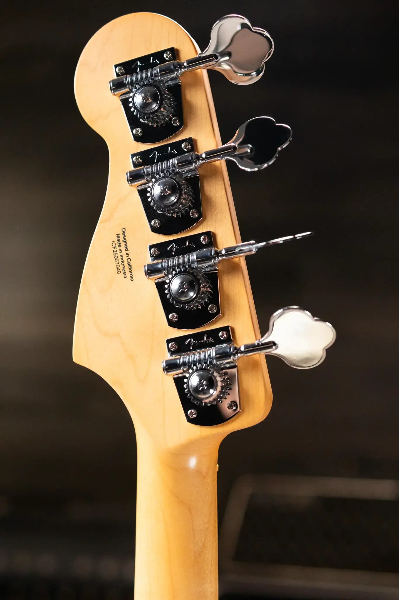 Fender Standard Precision Bass, Maple Fingerboard, Black Pickguard - Olympic White