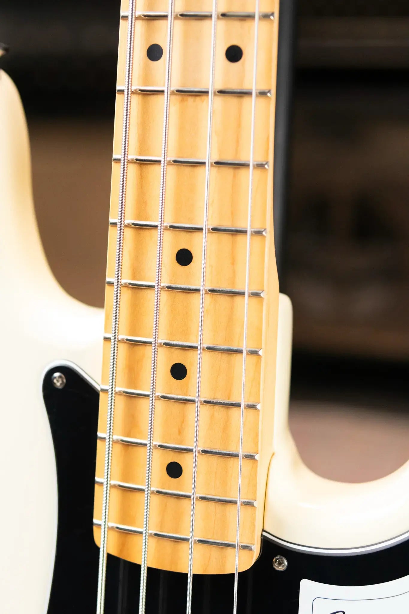 Fender Standard Precision Bass, Maple Fingerboard, Black Pickguard - Olympic White