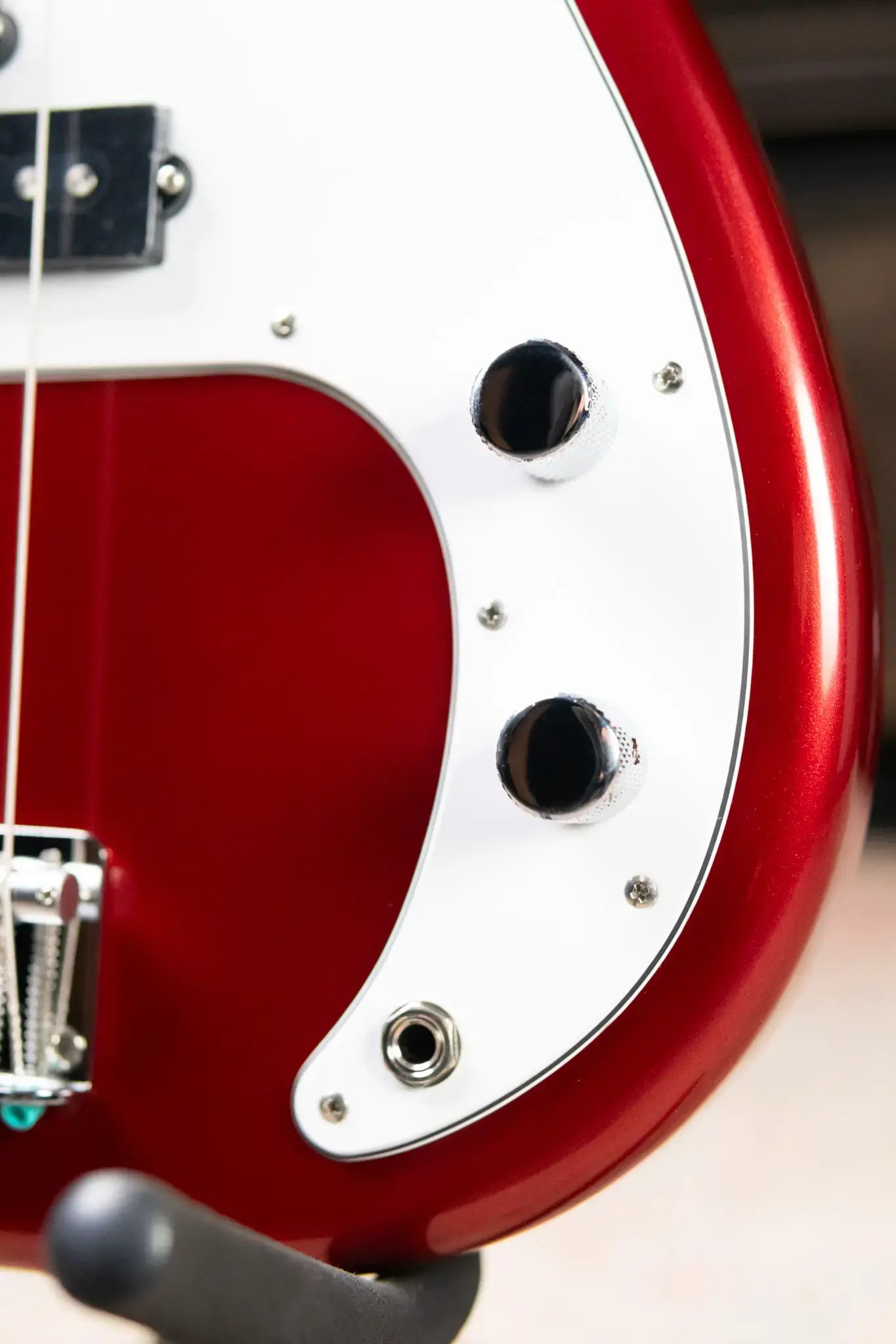 Fender Standard Precision Bass, Maple Fingerboard, White Pickguard - Candy Cola