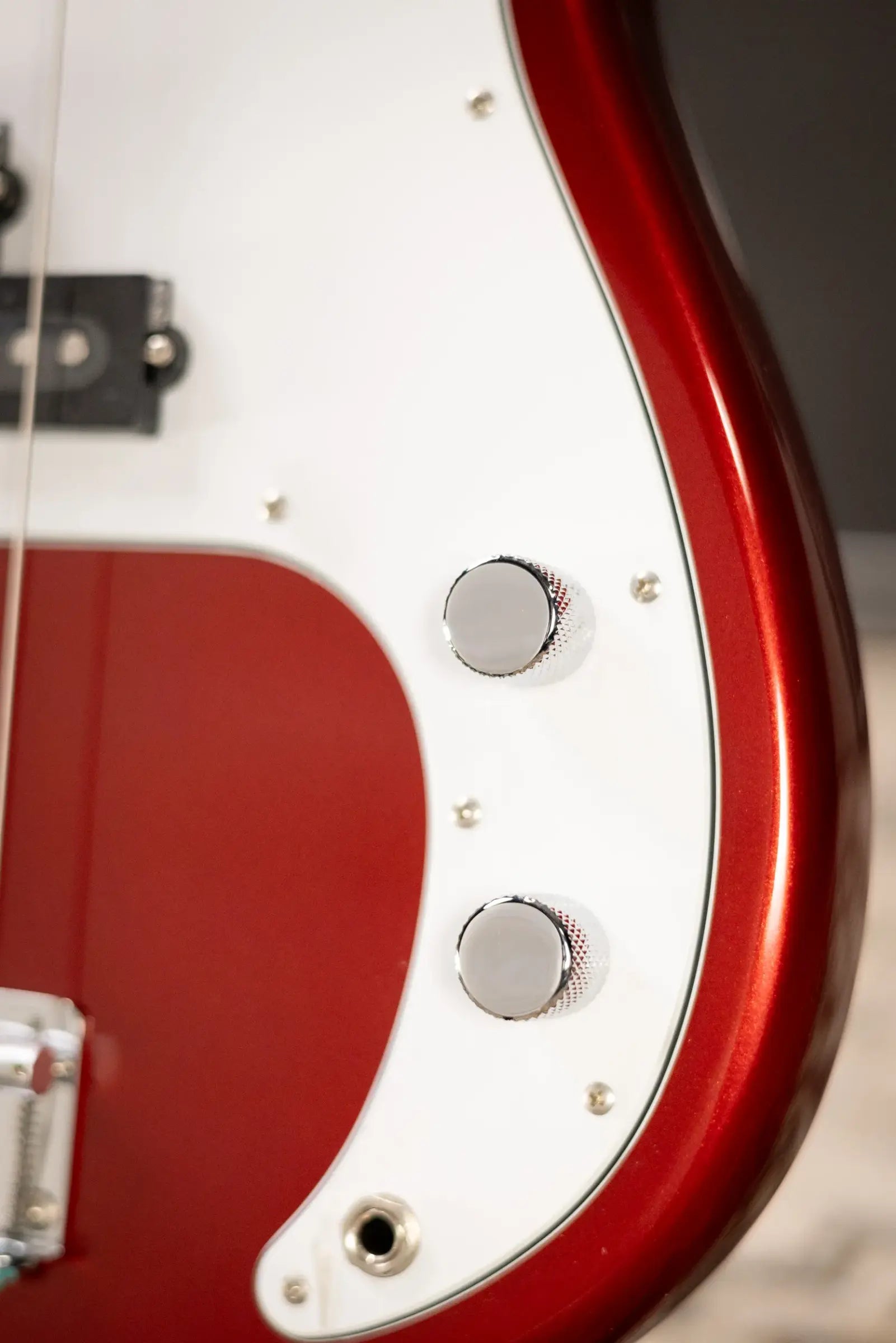 Fender Standard Precision Bass, Maple Fingerboard, White Pickguard - Candy Cola