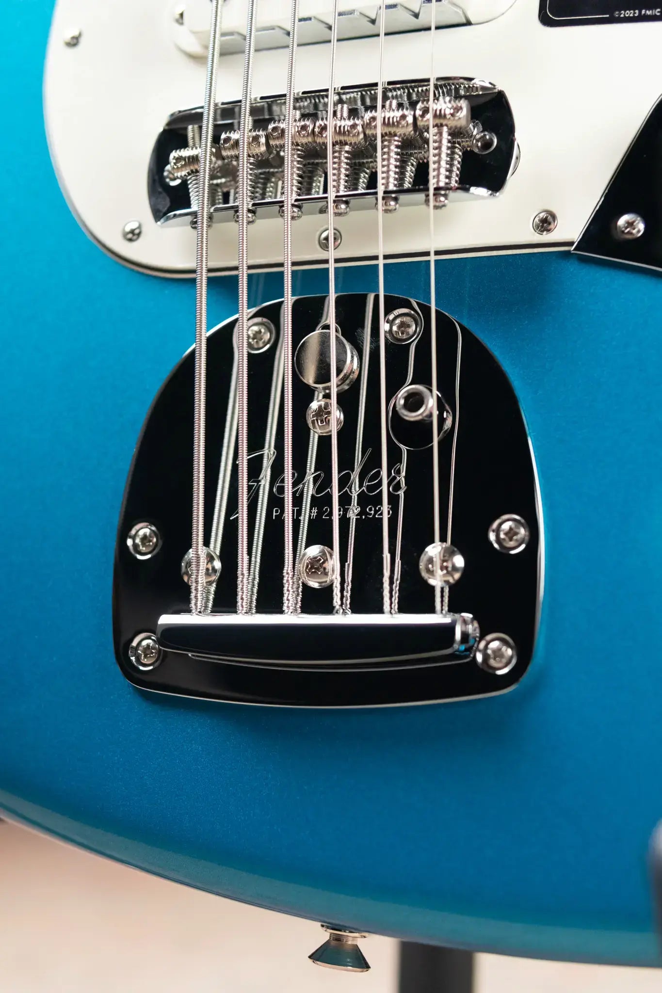 Fender Vintera II '60s Bass VI - Lake Placid Blue with Gig Bag