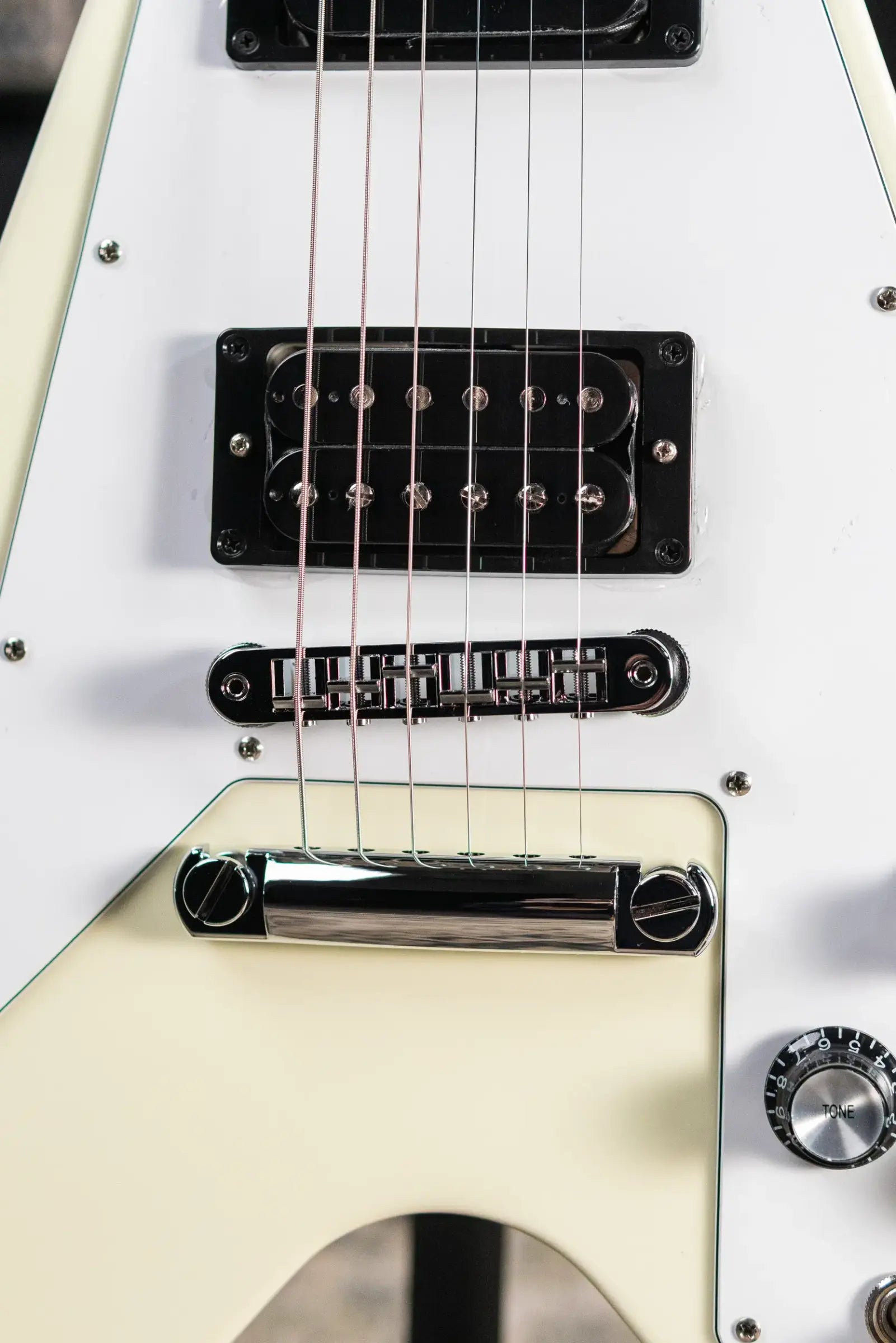 Gibson 70s Flying V Electric Guitar - Classic White with Hardshell Case