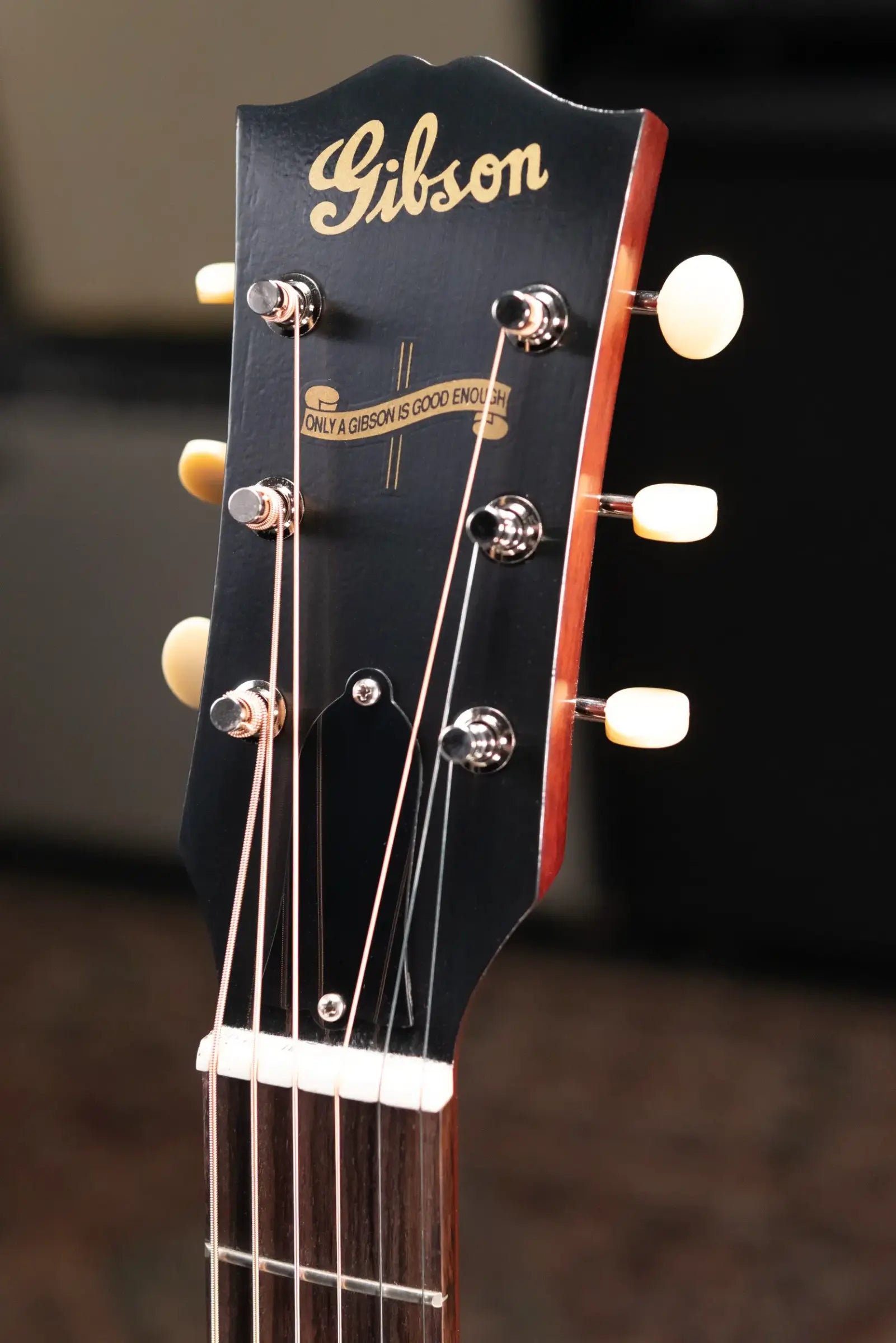 Gibson Custom Shop 1942 Banner J-45 Acoustic Guitar - Vintage Sunburst with Hardshell Case