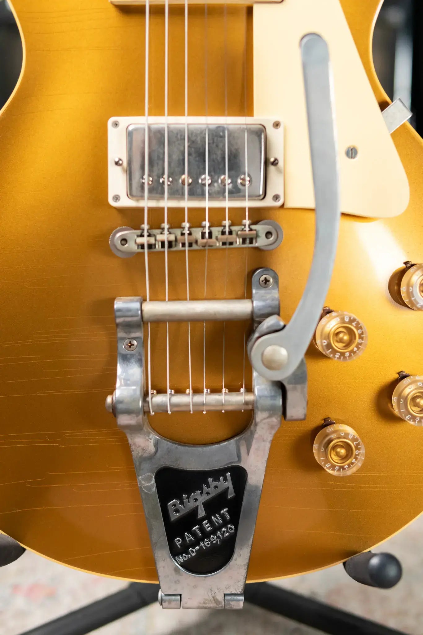 Gibson Custom Shop 1957 Les Paul Standard Murphy Lab Ultra Light Aged Electric Guitar with Bigsby - All Double Gold with Hardshell Case