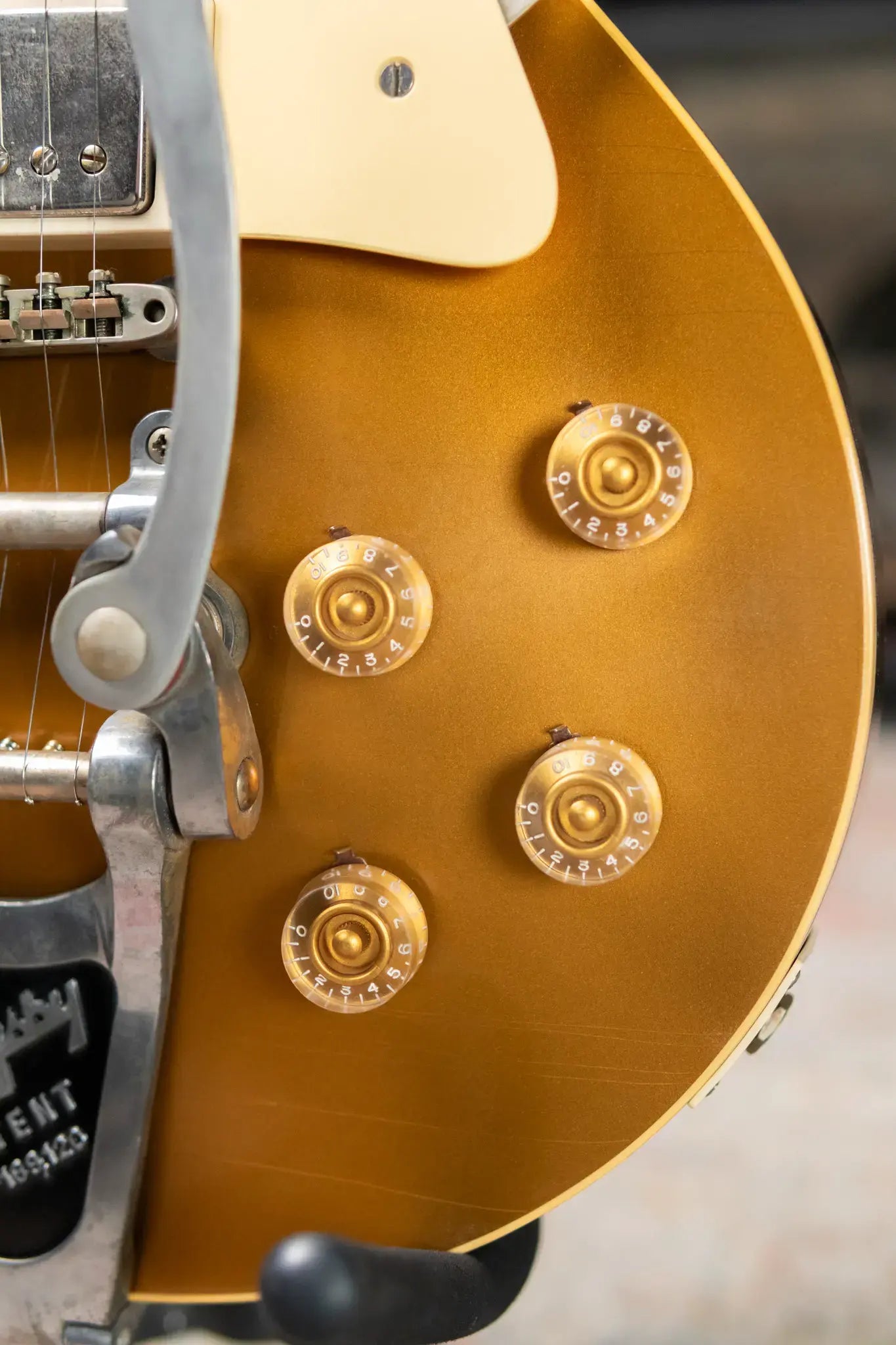 Gibson Custom Shop 1957 Les Paul Standard Murphy Lab Ultra Light Aged Electric Guitar with Bigsby - All Double Gold with Hardshell Case