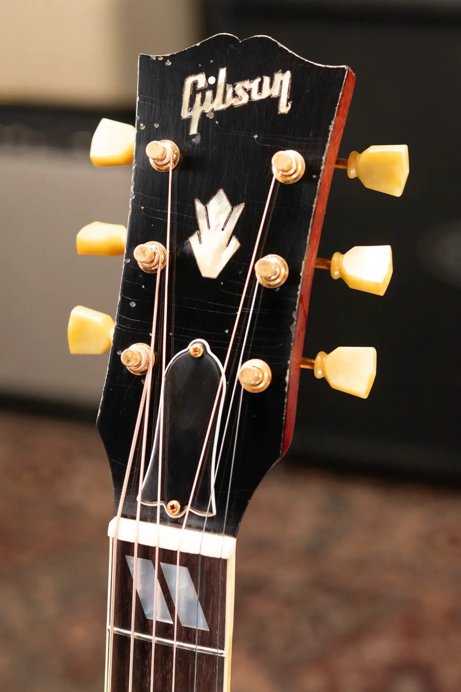 Gibson Custom Shop 1960 Hummingbird Murphy Lab Heavy Aged Dreadnought Acoustic Guitar - Heritage Cherry Sunburst with Hardshell Case