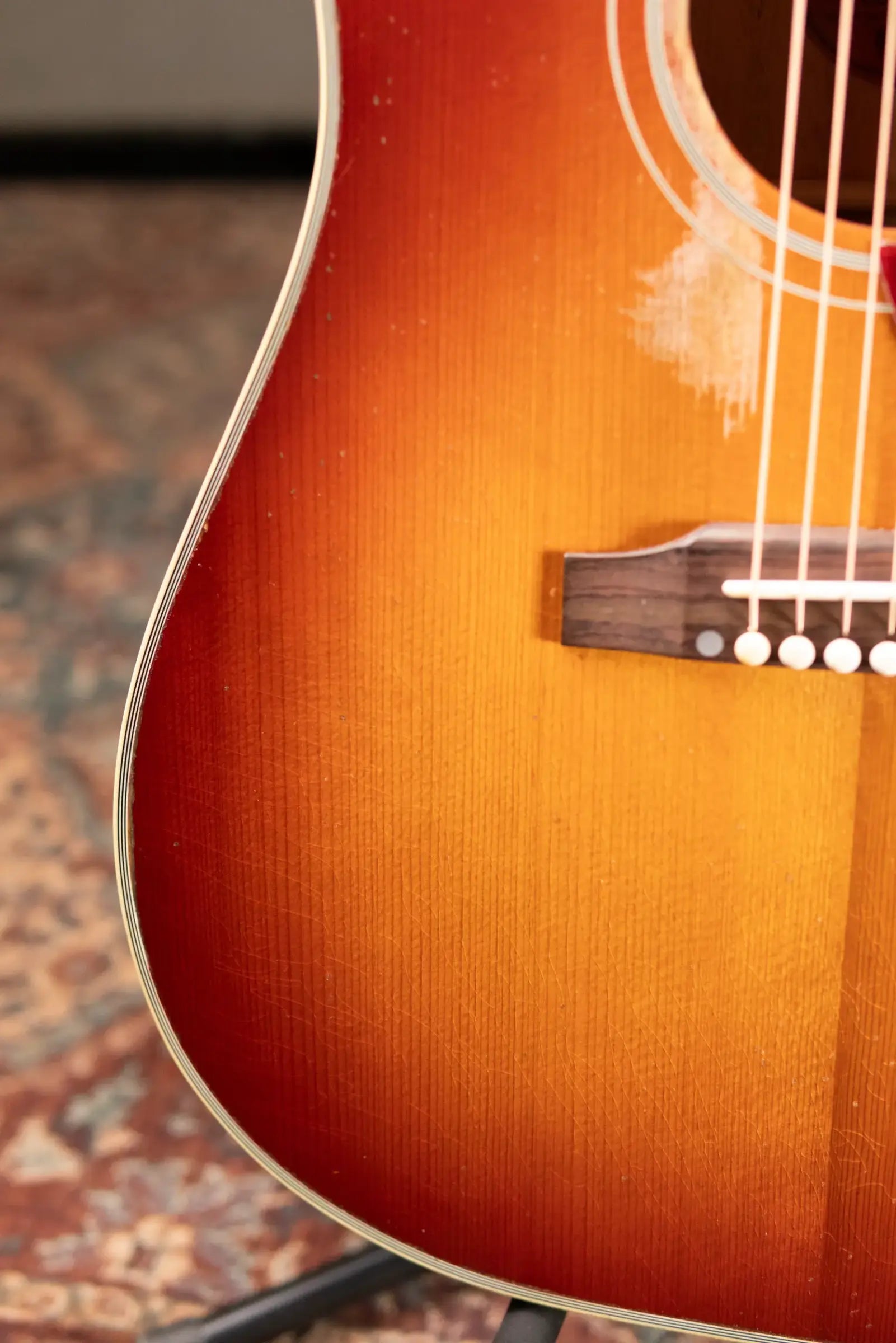 Gibson Custom Shop 1960 Hummingbird Murphy Lab Heavy Aged Dreadnought Acoustic Guitar - Heritage Cherry Sunburst with Hardshell Case