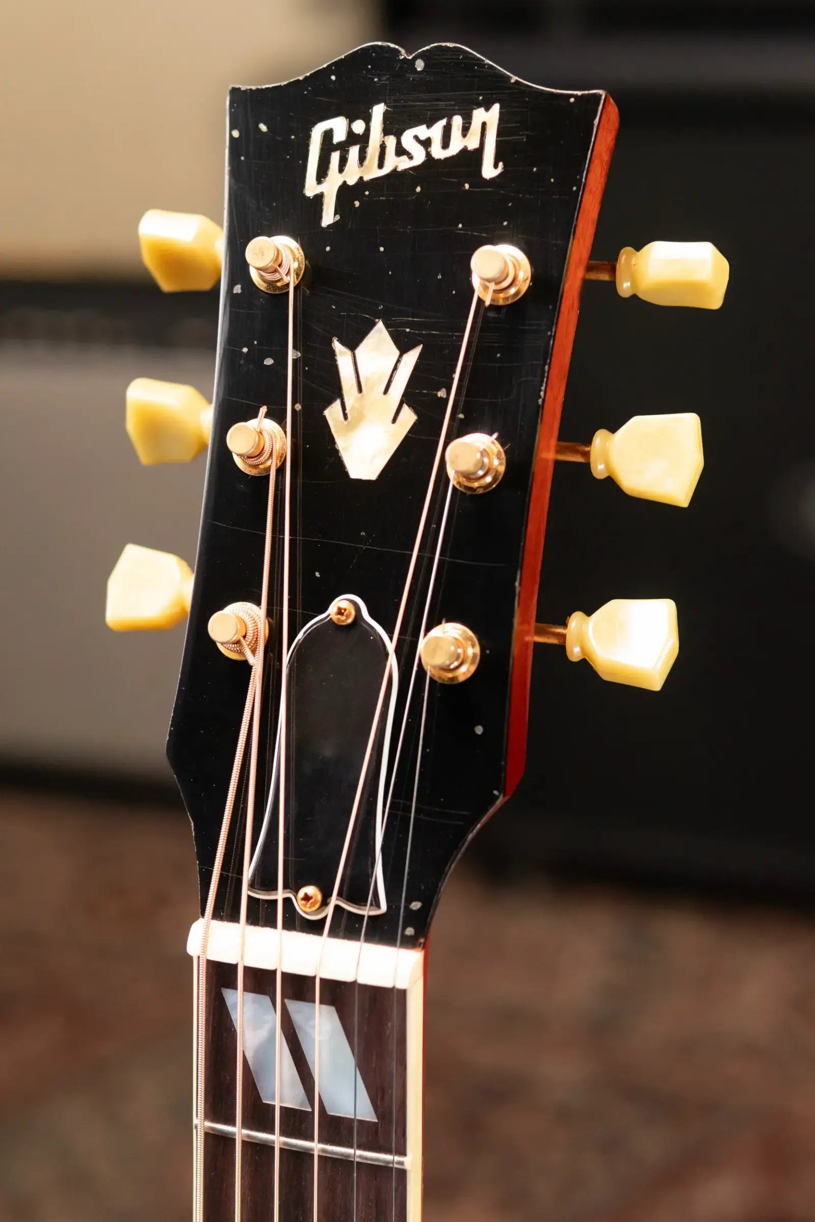 Gibson Custom Shop 1960 Hummingbird Murphy Lab Heavy Aged Dreadnought Acoustic Guitar - Heritage Cherry Sunburst with Hardshell Case