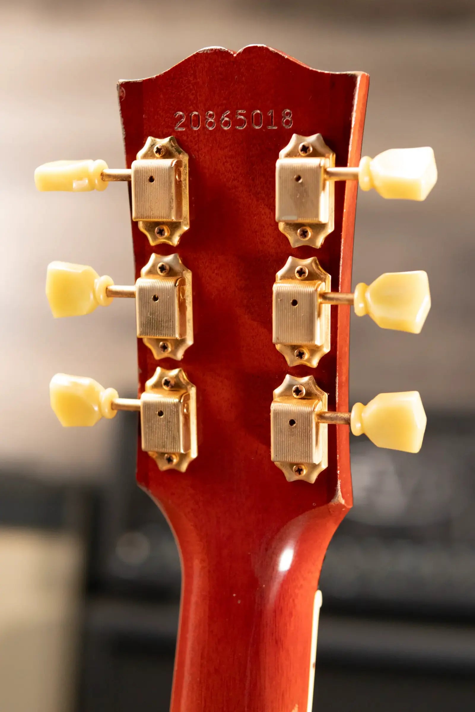 Gibson Custom Shop 1960 Hummingbird Murphy Lab Heavy Aged Dreadnought Acoustic Guitar - Heritage Cherry Sunburst with Hardshell Case