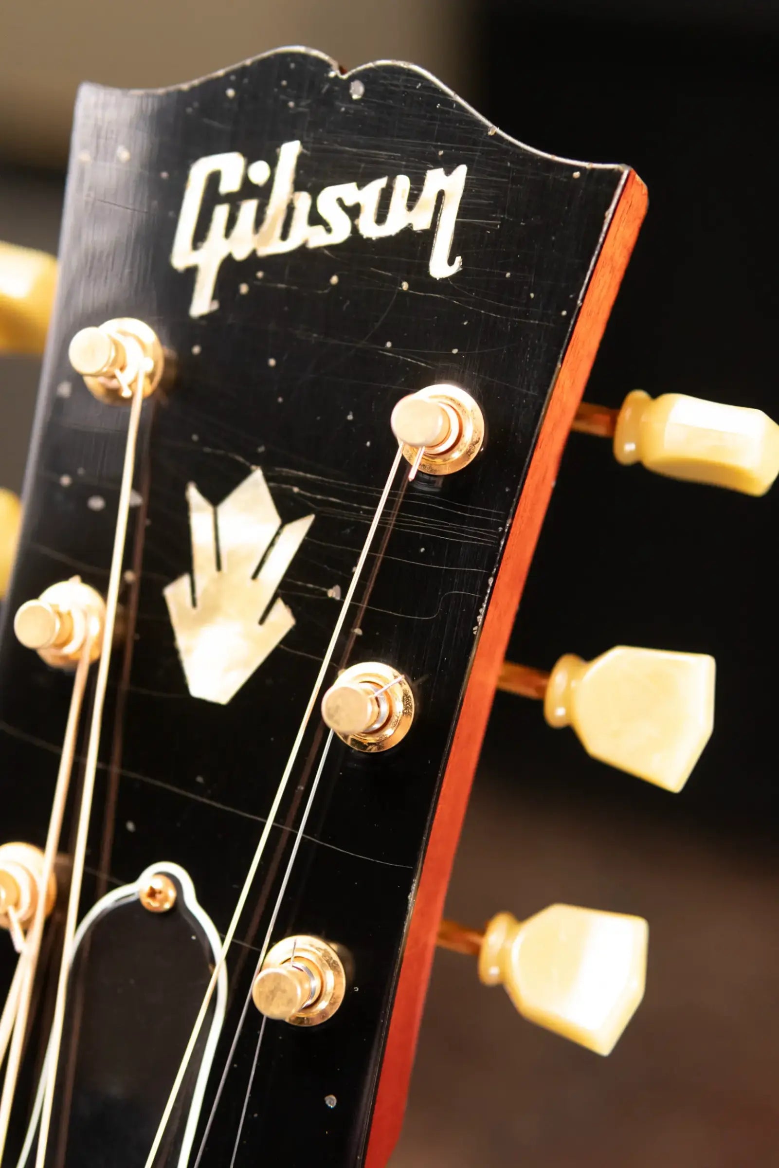 Gibson Custom Shop 1960 Hummingbird Murphy Lab Heavy Aged Dreadnought Acoustic Guitar - Heritage Cherry Sunburst with Hardshell Case