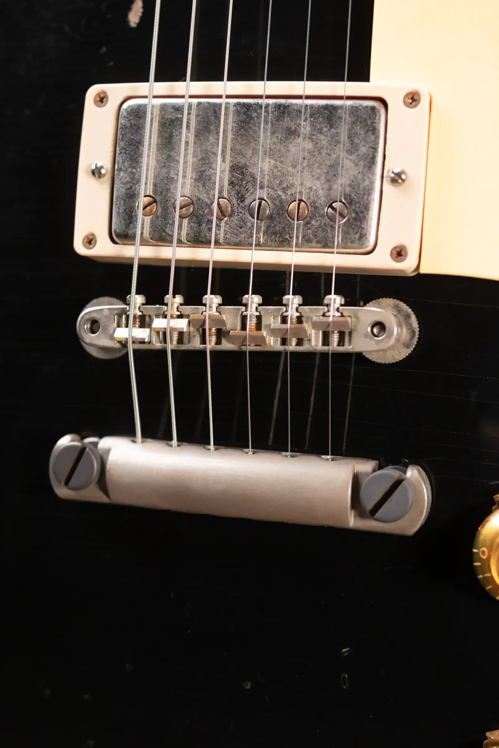 Gibson Custom Shop '57 Les Paul Standard Murphy Lab Ultra Heavy Aged Electric Guitar - Ebony over Double Gold with Hardshell Case