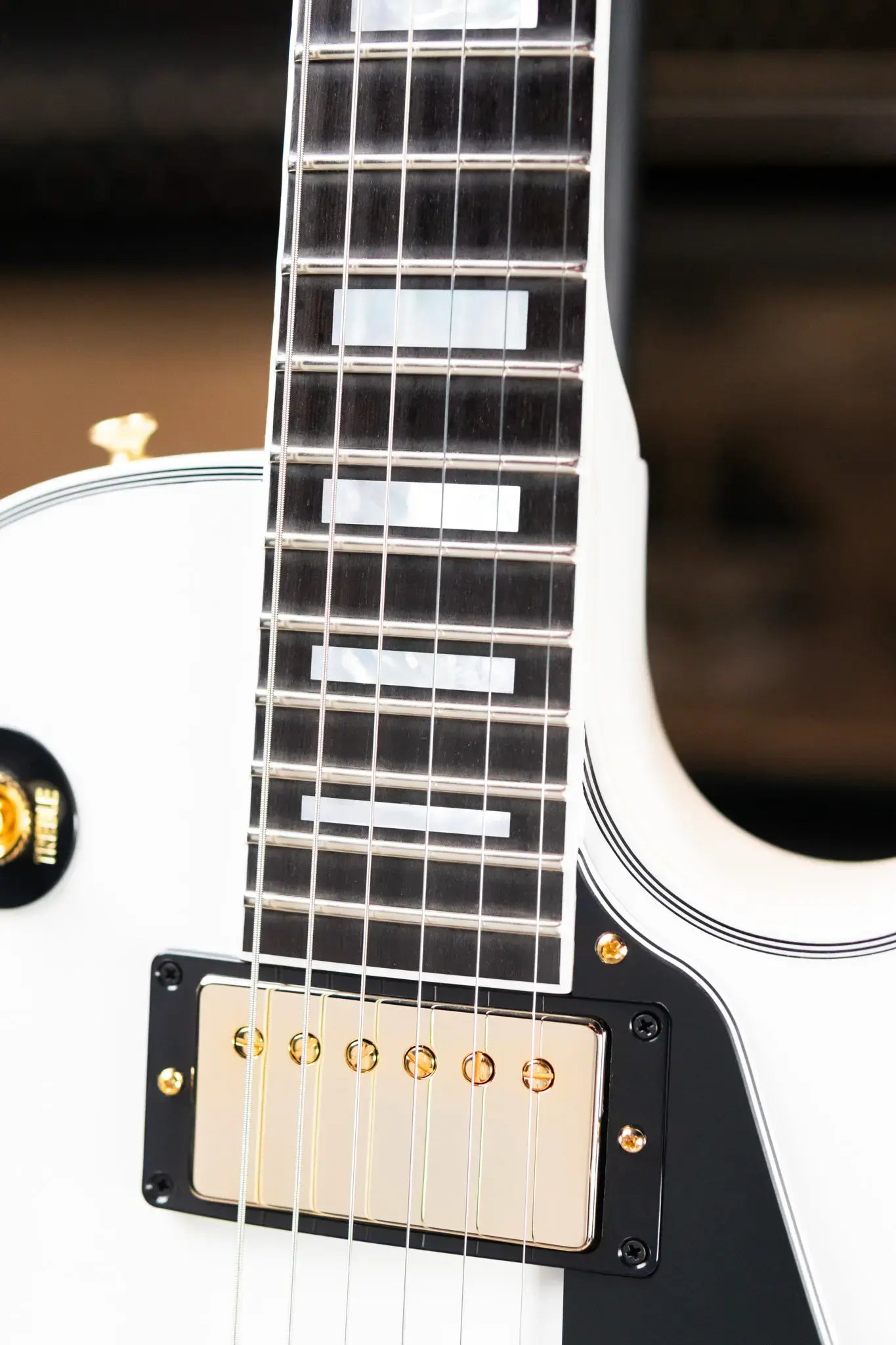 Gibson Custom Shop Les Paul Custom Electric Guitar - Alpine White with Hardshell Case