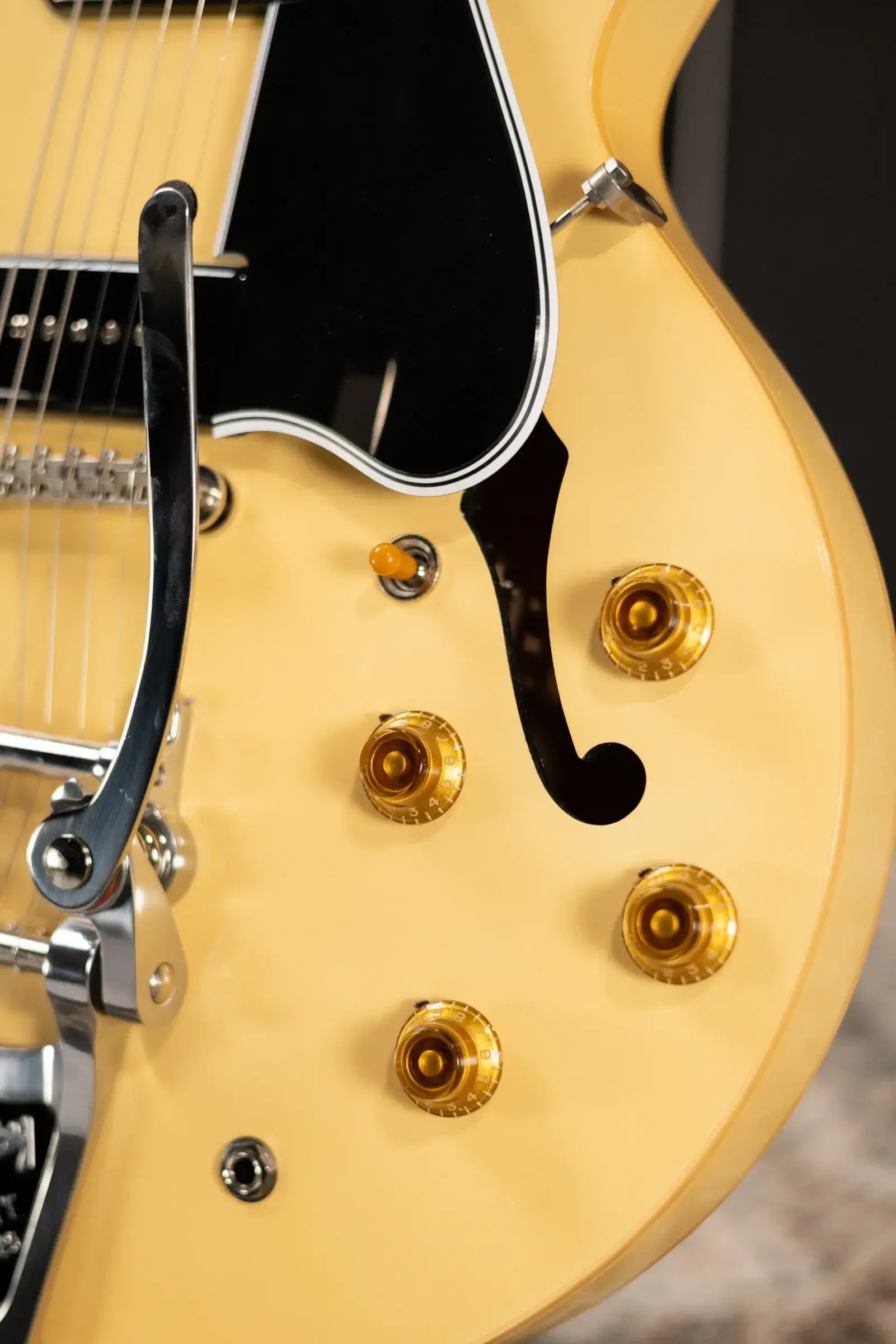 Gibson Custom Shop Limited Edition 1959 ES-330 Bigsby Reissue Hollow Body Electric Guitar - Antique White VOS with Hardshell Case