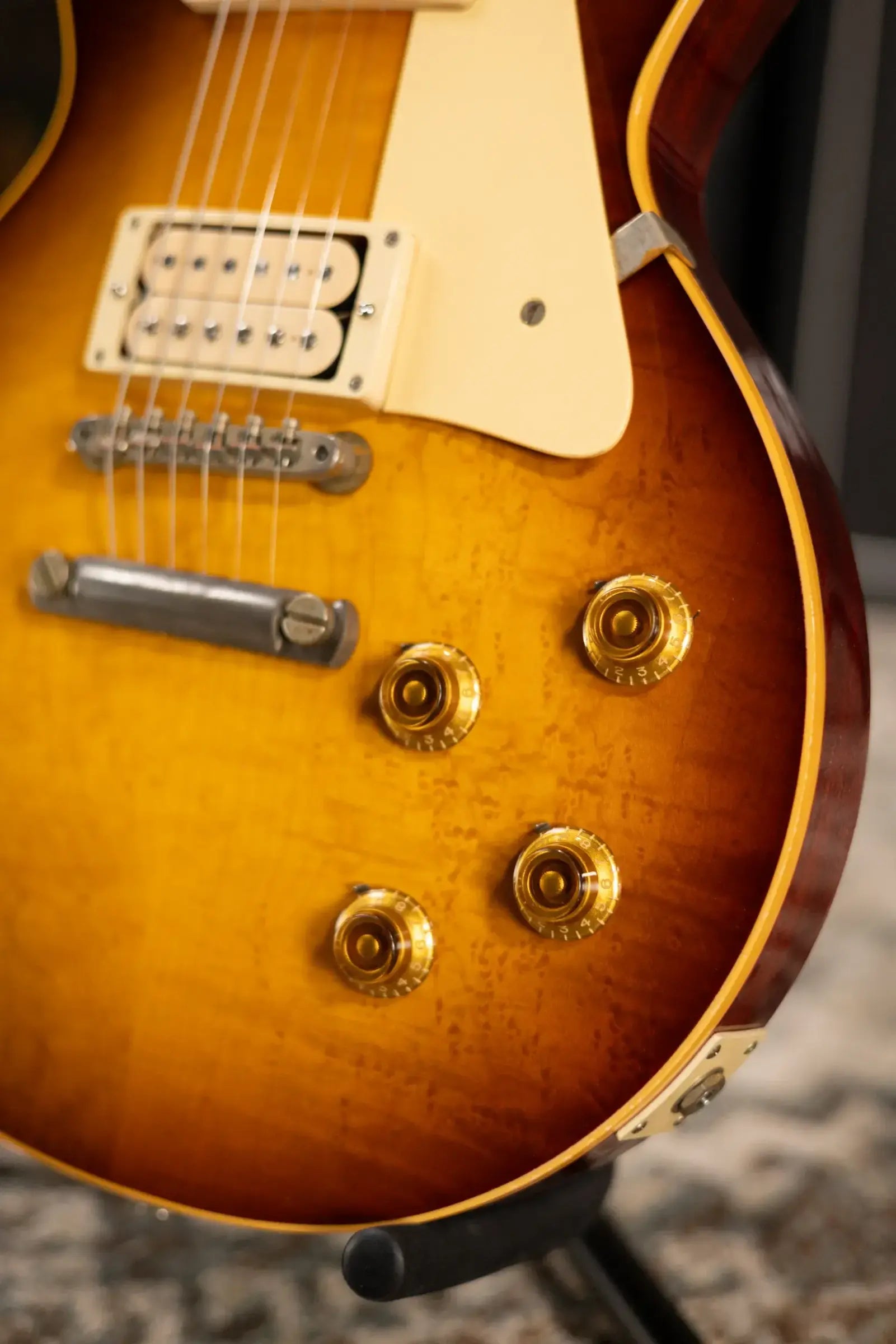 Gibson Custom Shop Limited Edition 1959 Les Paul Standard Birdseye Maple Pg 151 BOTB Murphy Lab Light Aged Electric Guitar with Hardshell Case