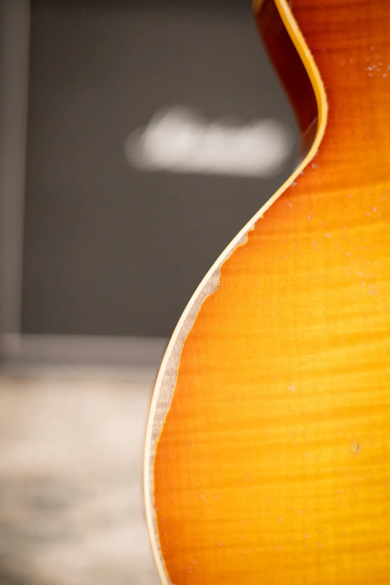 Gibson Custom Shop Limited Edition 1959 Les Paul Standard Reissue Murphy Lab Electric Guitar - Molten Amber Burst Heavy Aged with Hardshell Case