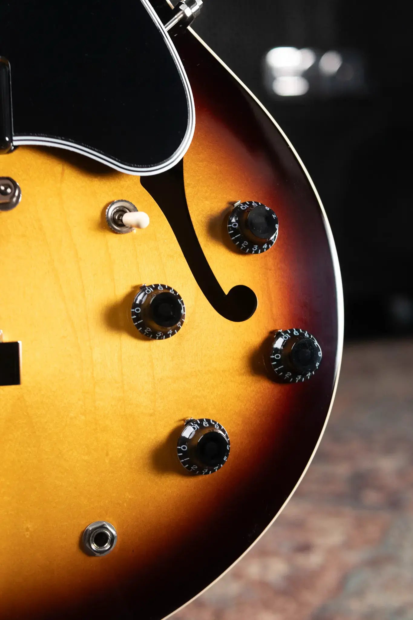 Gibson ES-330 Hollowbody Electric Guitar - Tobacco Burst with Hardshell Case
