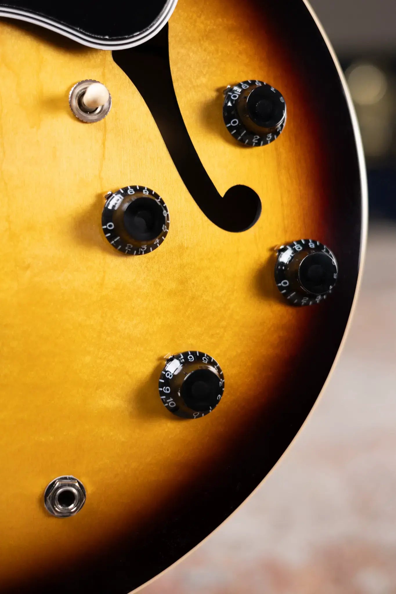 Gibson ES-330 Hollowbody - Tobacco Burst with Hardshell Case