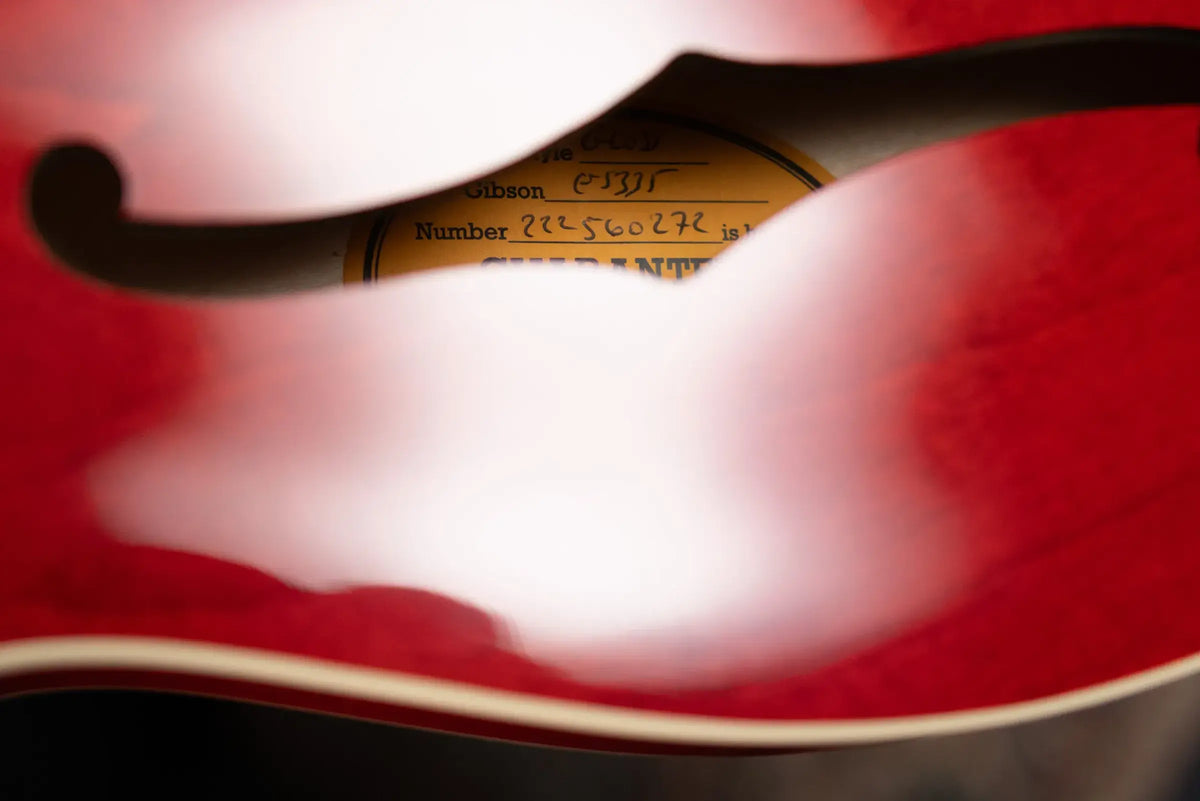 Gibson ES-335 '60s Semi-Hollow Electric Guitar - Sixties Cherry with Hardshell Case