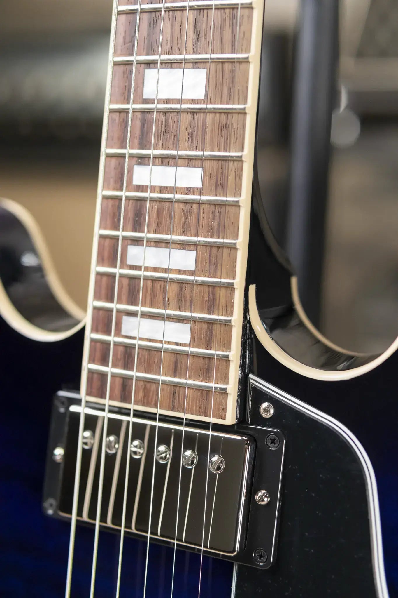 Gibson ES-335 Figured Semi-Hollow Electric Guitar - Deep Ocean Burst with Hardshell Case