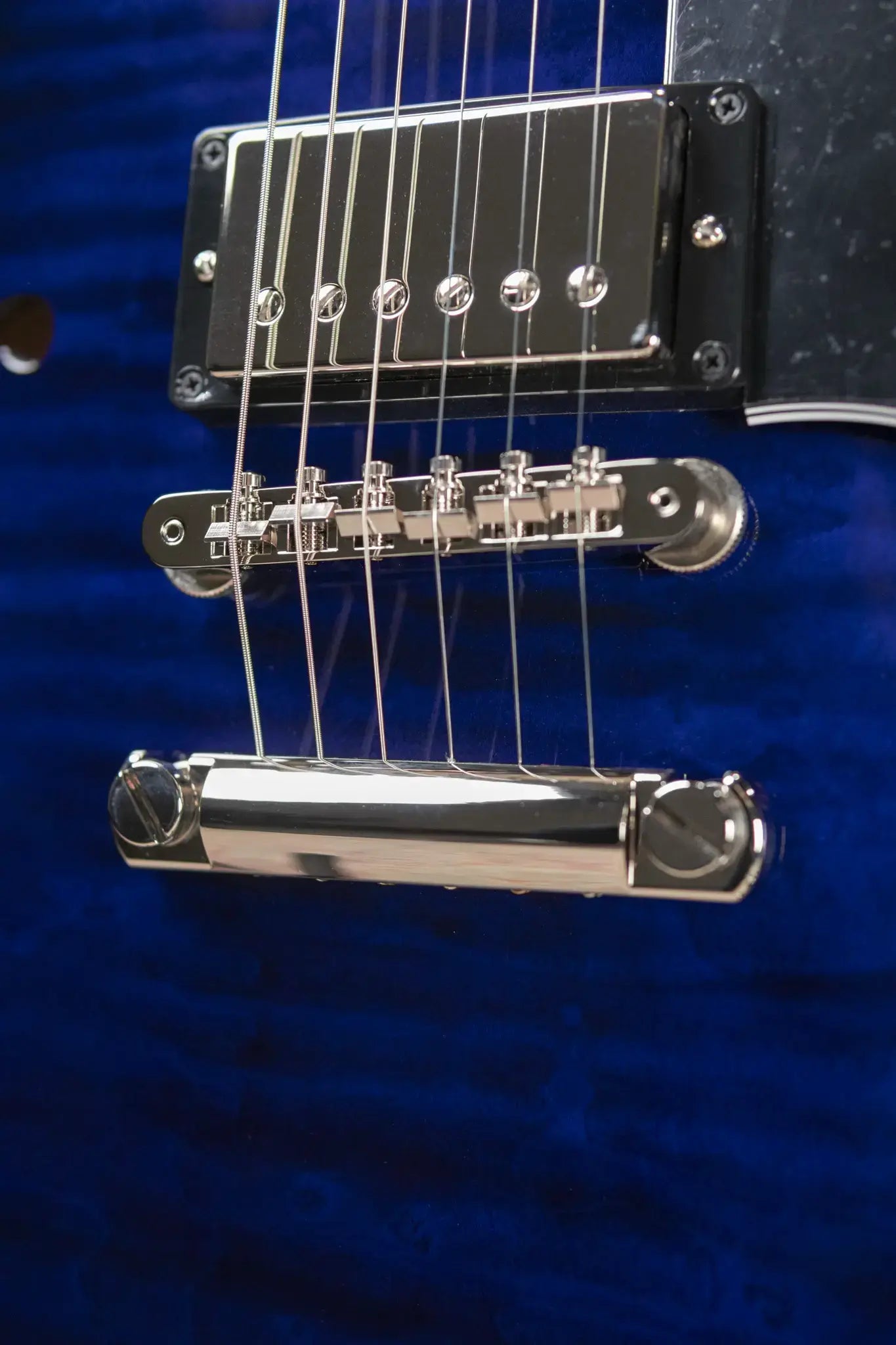 Gibson ES-335 Figured Semi-Hollow Electric Guitar - Deep Ocean Burst with Hardshell Case