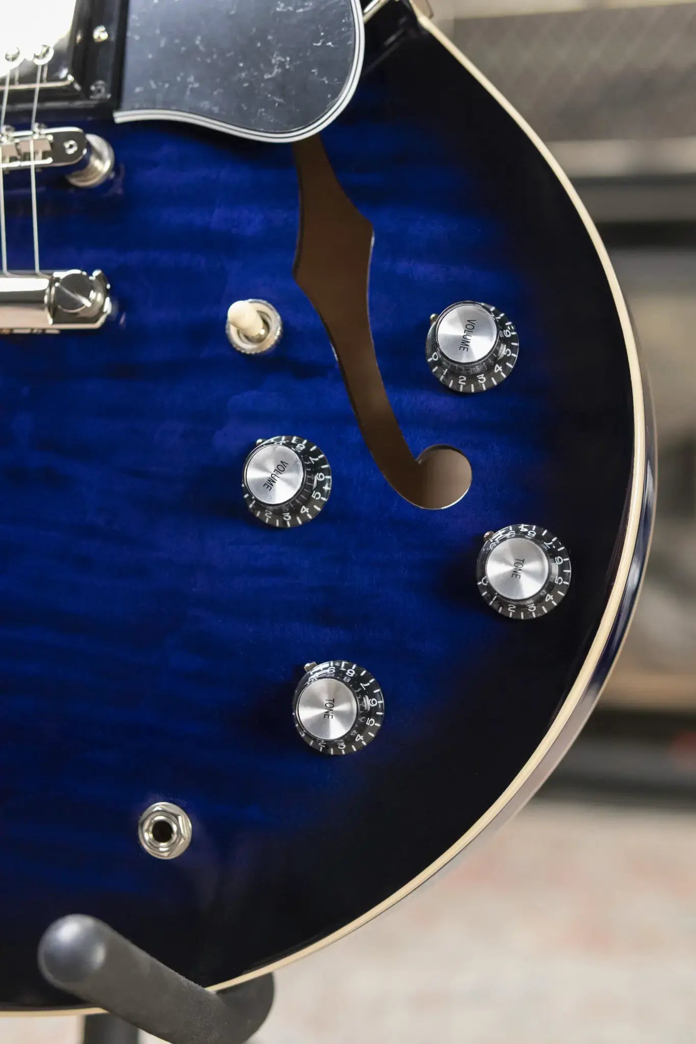 Gibson ES-335 Figured Semi-Hollow Electric Guitar - Deep Ocean Burst with Hardshell Case