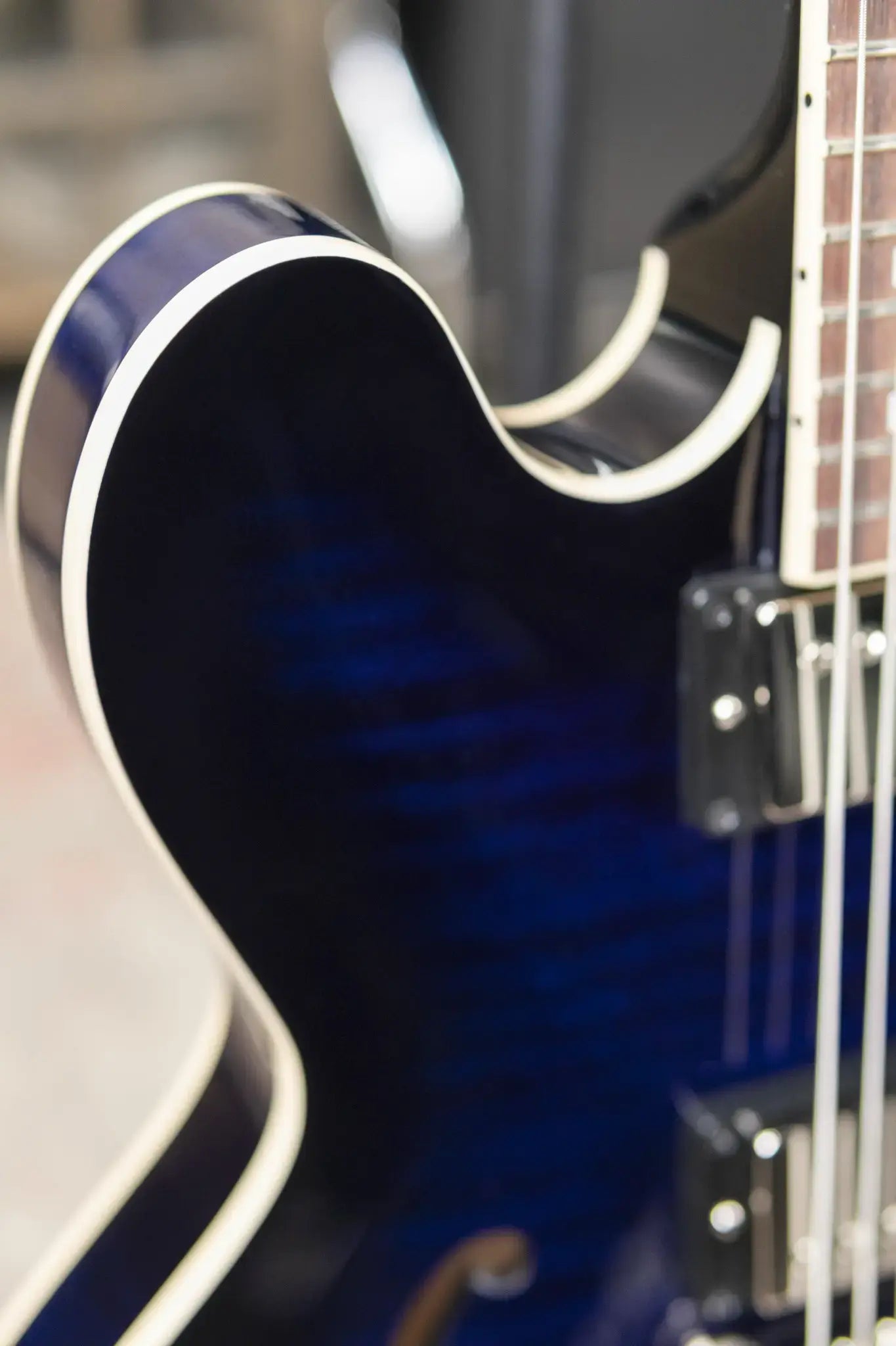Gibson ES-335 Figured Semi-Hollow Electric Guitar - Deep Ocean Burst with Hardshell Case