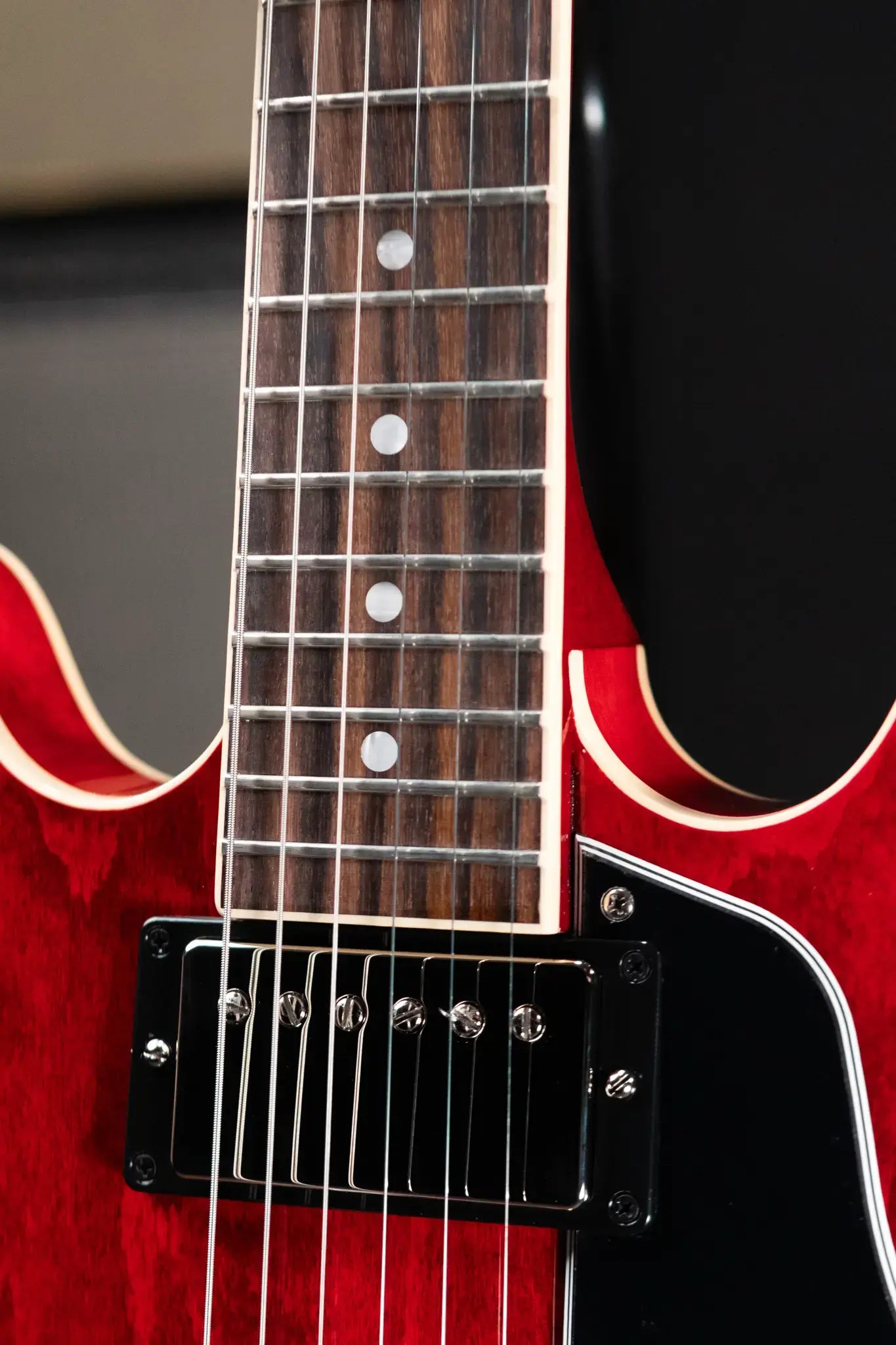 Gibson ES-335 Semi-Hollow Electric Guitar - Sixties Cherry with Hardshell Case