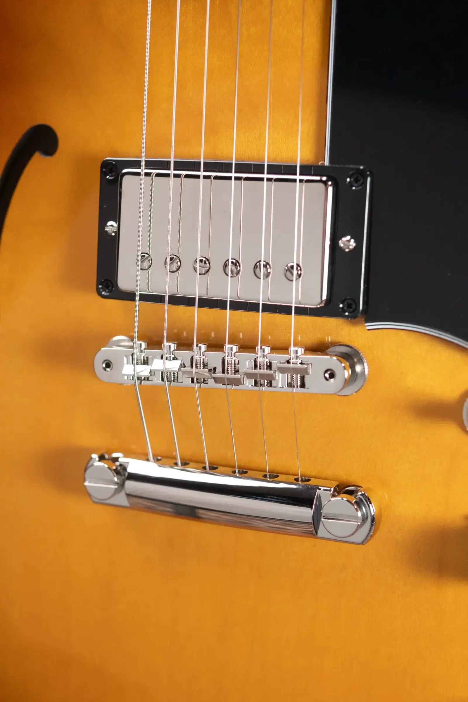 Gibson ES-339 Semi-Hollow Electric Guitar - Honeyburst with Hardshell Case