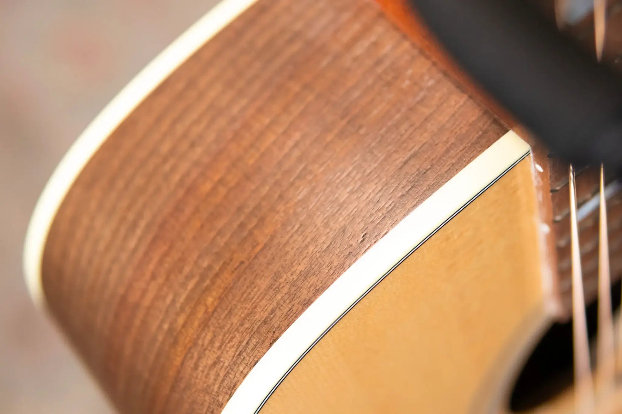 Gibson Hummingbird Studio Walnut Acoustic/Electric Guitar - Natural with Hardshell Case