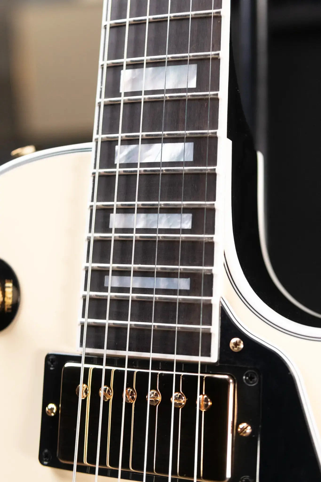 Gibson Les Paul Custom '70s Electric Guitar - Butter Cream with Hardshell Case