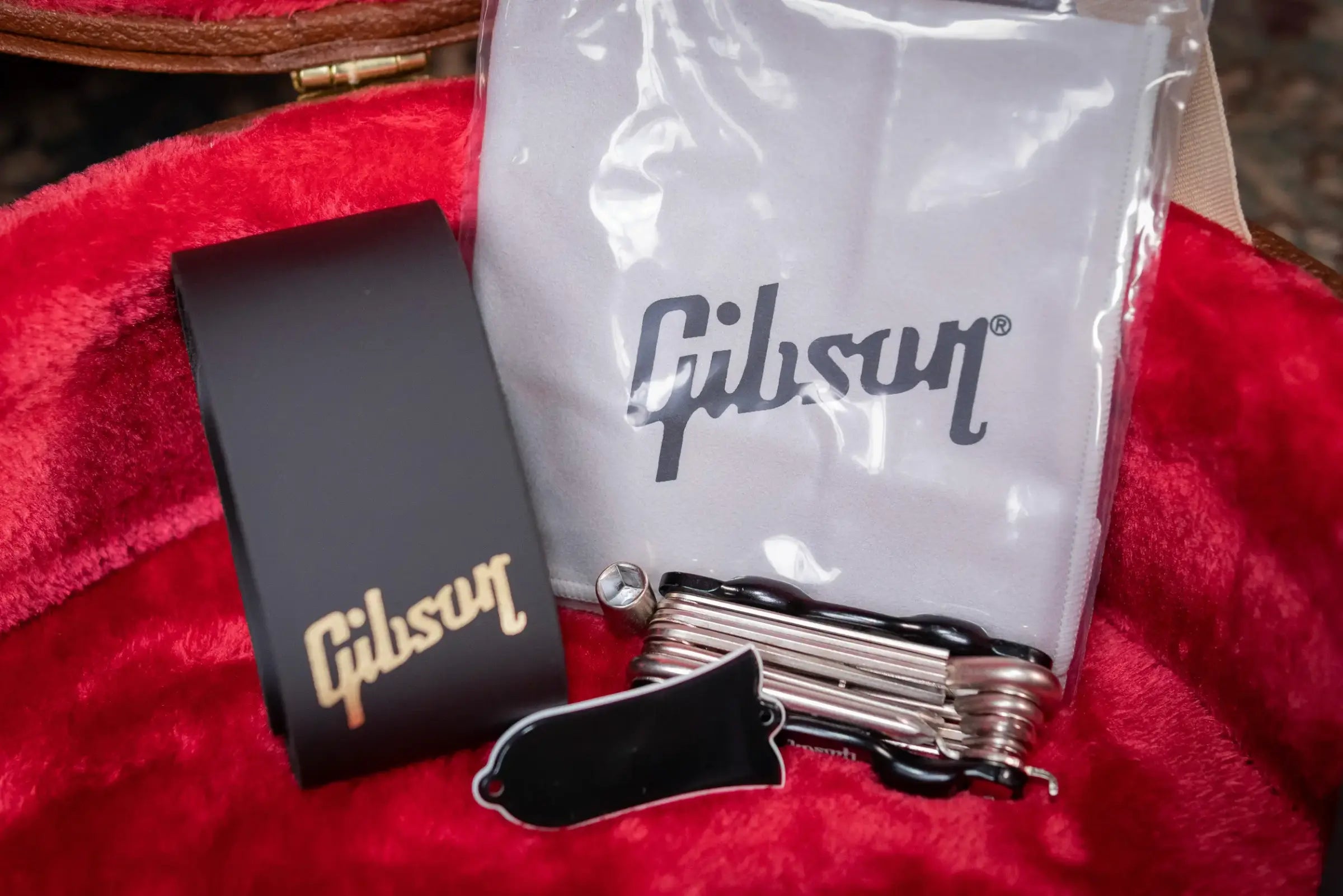 Gibson Les Paul Custom 70s Electric Guitar - Tobacco Burst with Hardshell Case