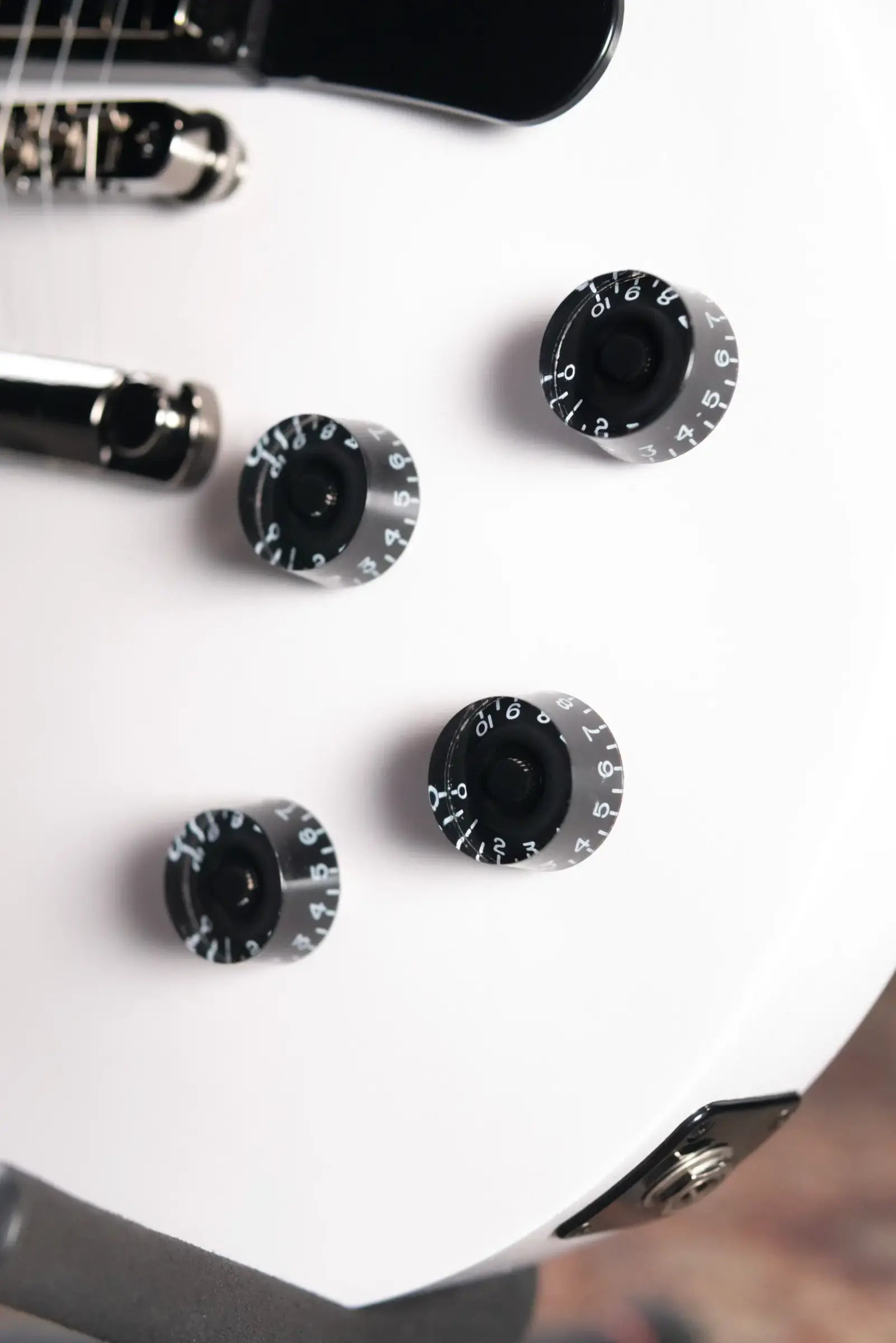 Gibson Les Paul Modern Studio Electric Guitar - Worn White with Gig Bag