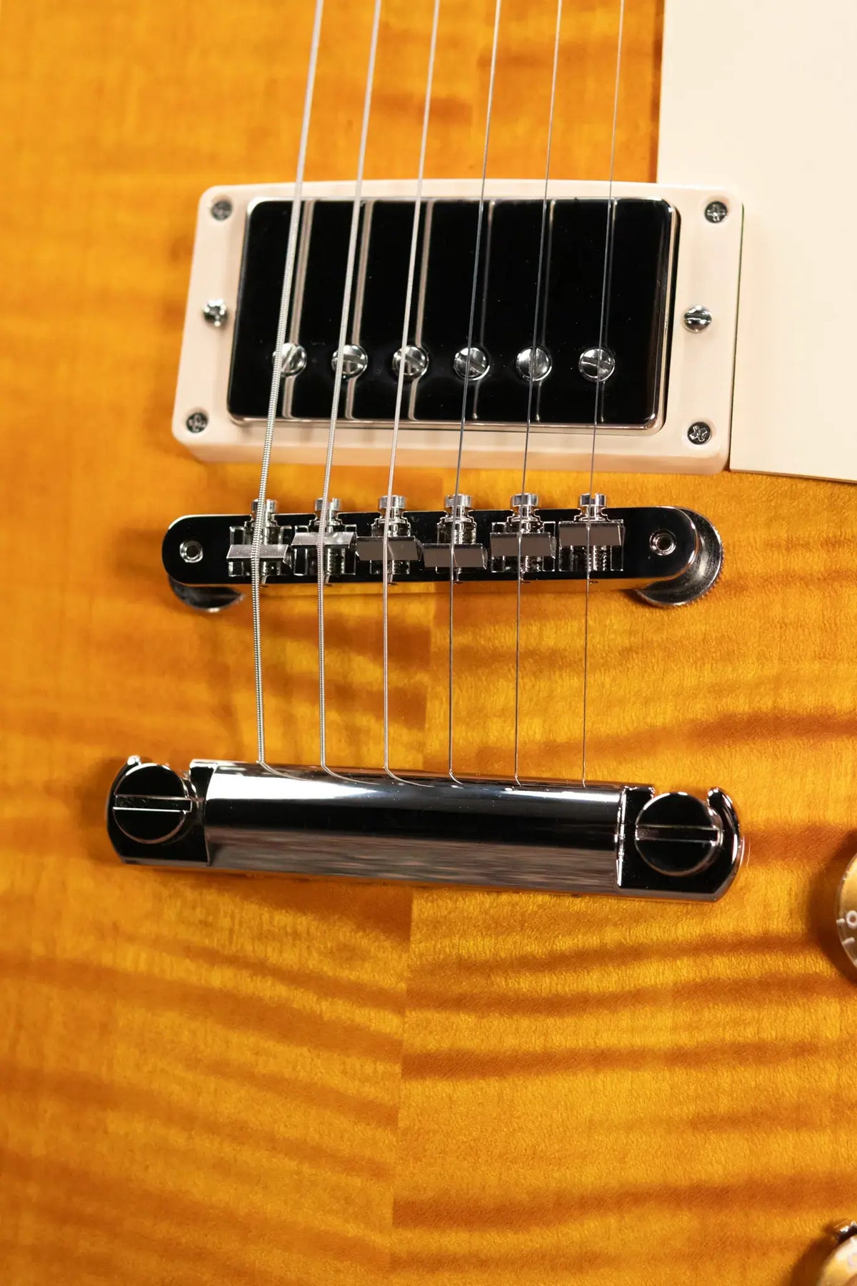 Gibson Les Paul Standard 50s Figured Top Electric Guitar - Honey Amber with Hardshell Case - Demo