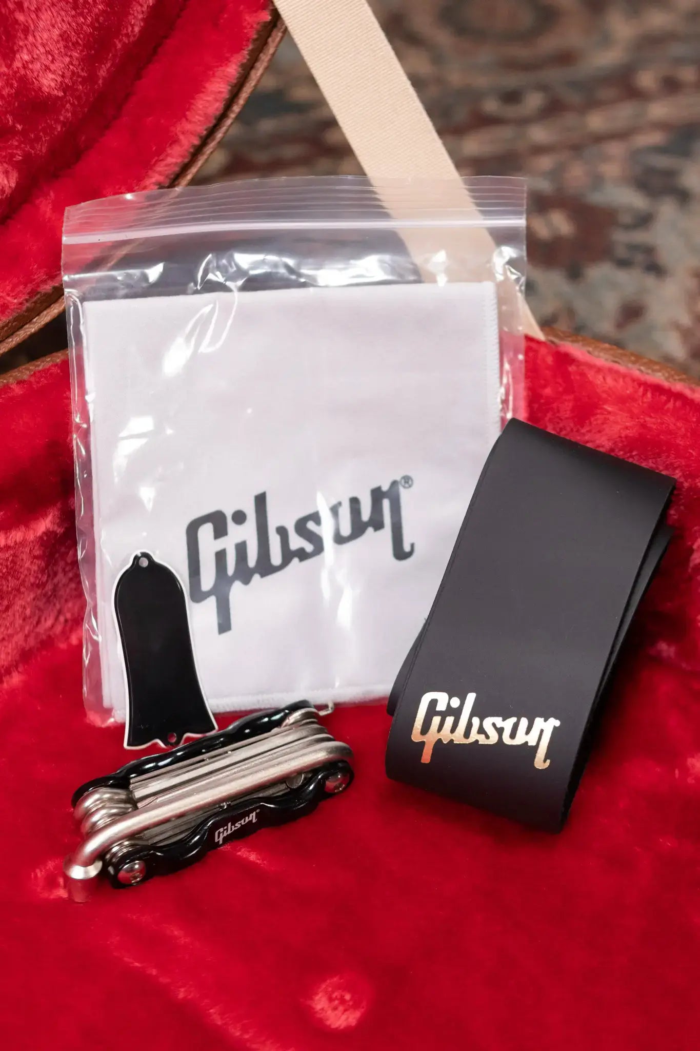 Gibson Les Paul Standard '50s P-90 Electric Guitar - Gold Top with Hardshell Case