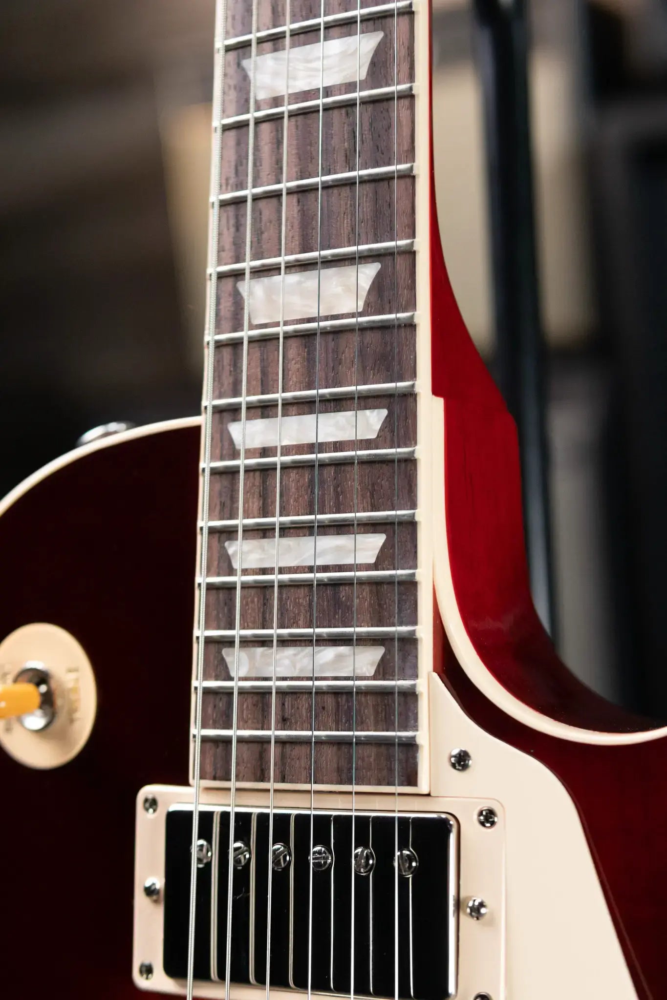 Gibson Les Paul Standard '60s Electric Guitar - Bourbon Burst with Hardshell Case