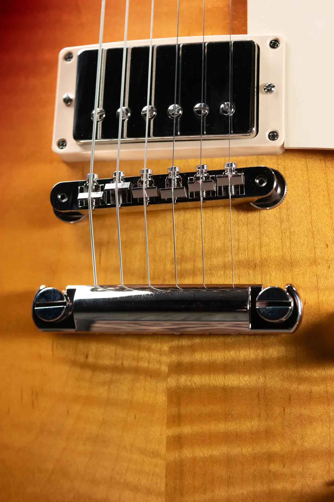 Gibson Les Paul Standard '60s Electric Guitar - Bourbon Burst with Hardshell Case