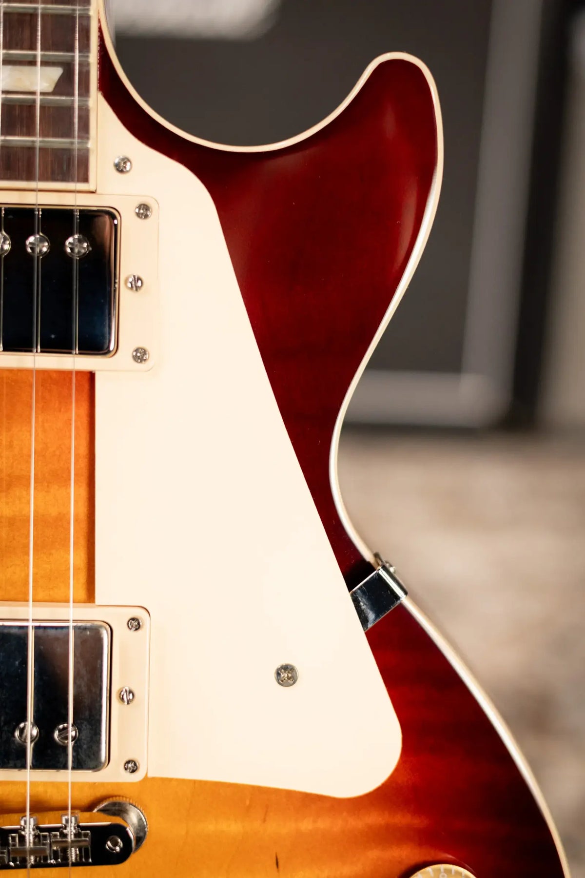 Gibson Les Paul Standard '60s Electric Guitar - Bourbon Burst with Hardshell Case