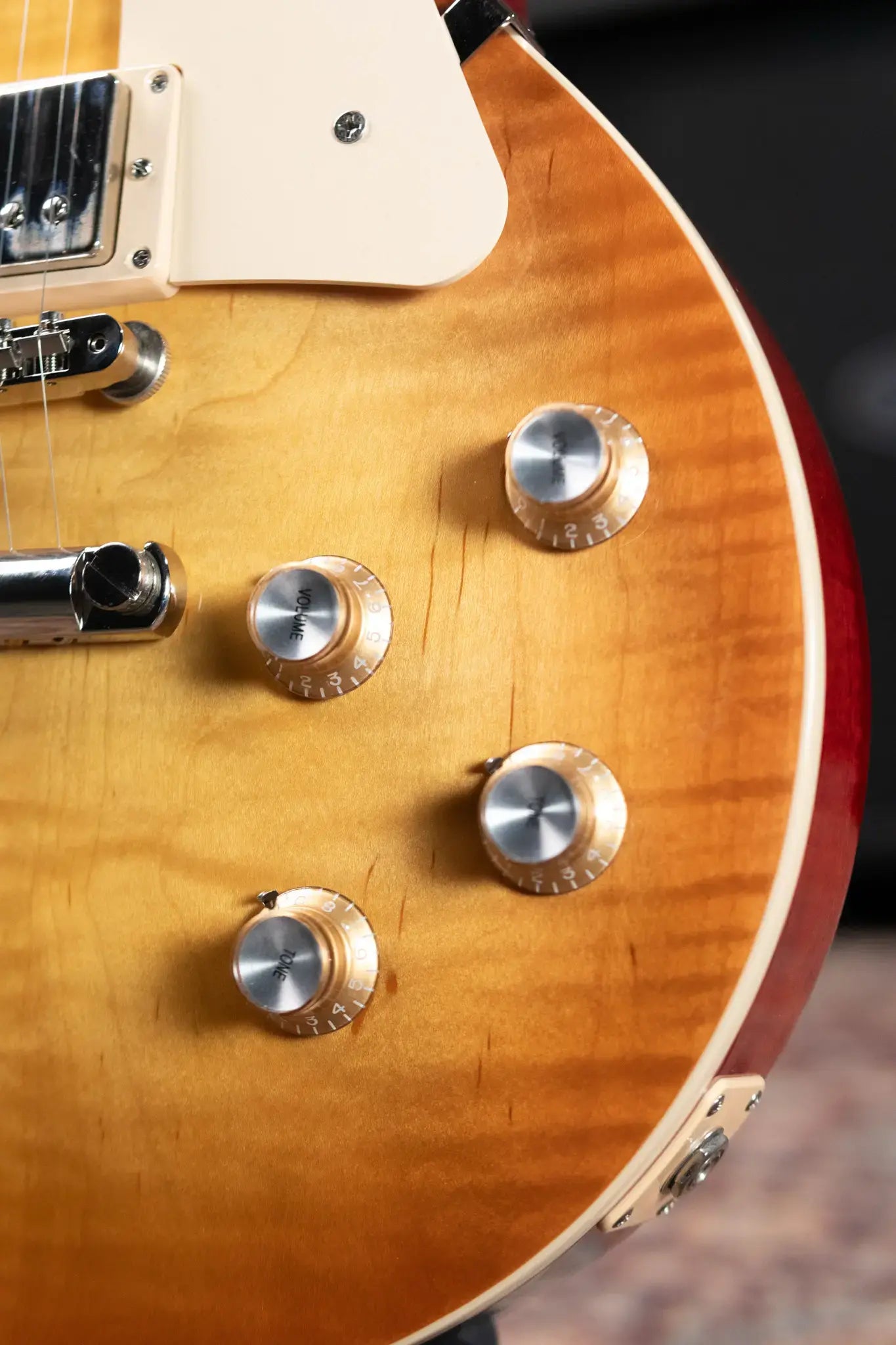 Gibson Les Paul Standard '60s Electric Guitar - Unburst with Hardshell Case