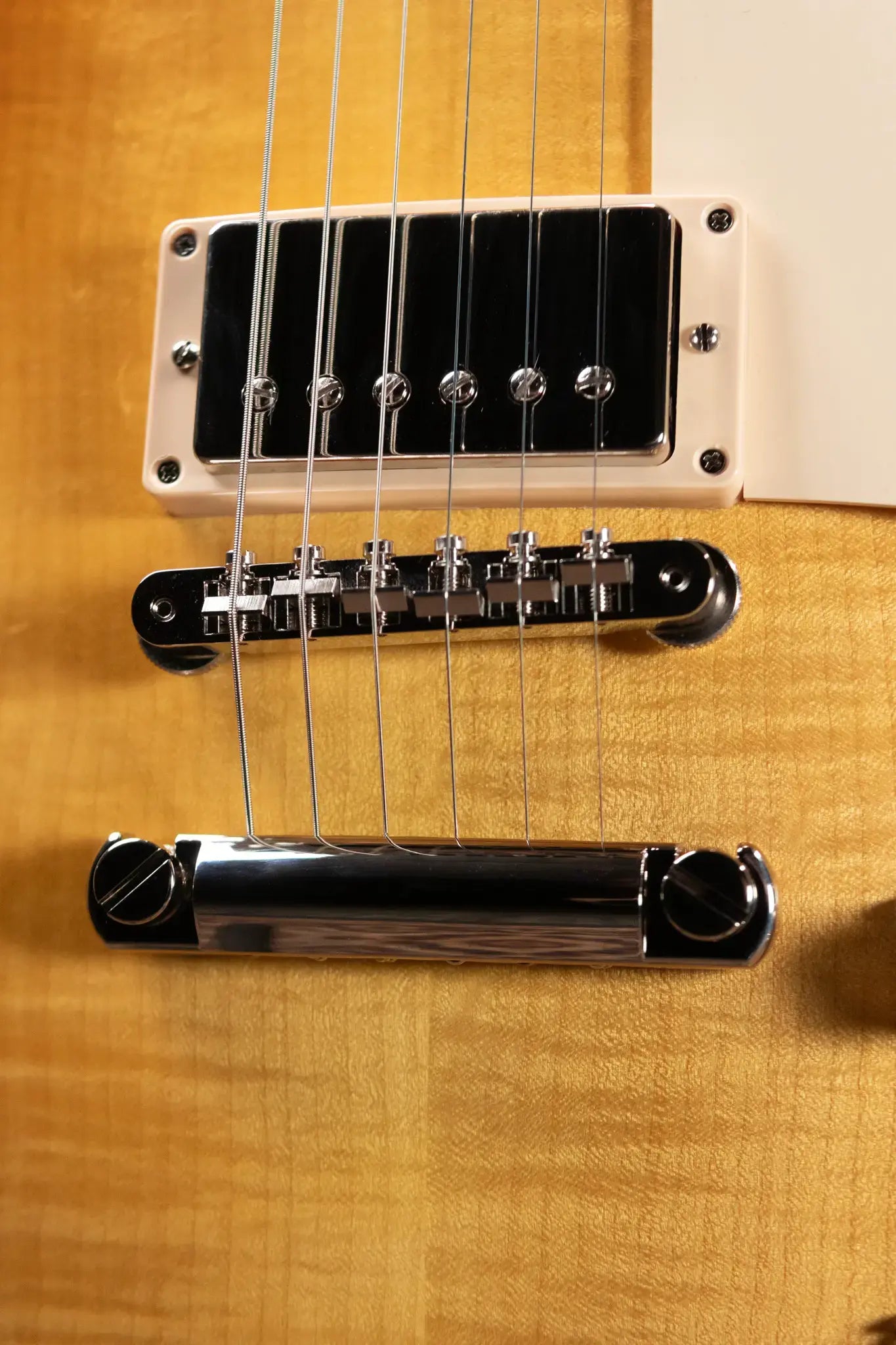 Gibson Les Paul Standard '60s Electric Guitar - Unburst with Hardshell Case