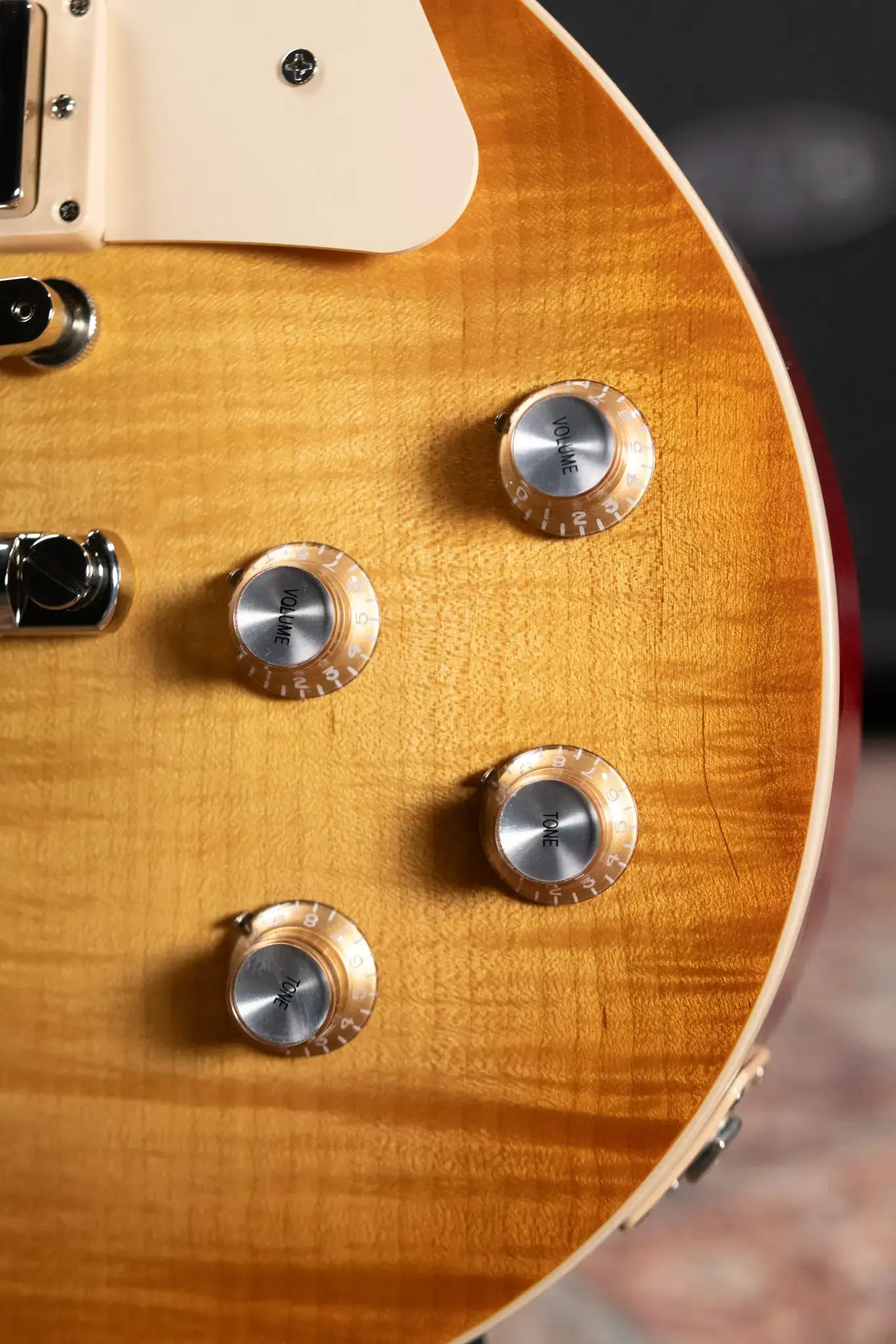 Gibson Les Paul Standard '60s Electric Guitar - Unburst with Hardshell Case