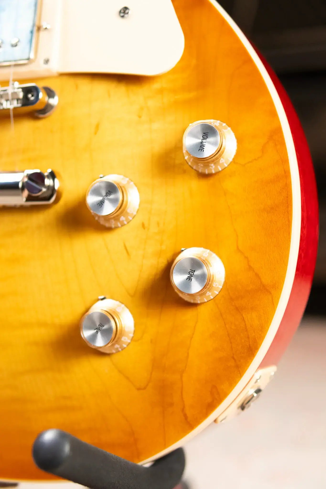 Gibson Les Paul Standard '60s Electric Guitar - Unburst with Hardshell Case