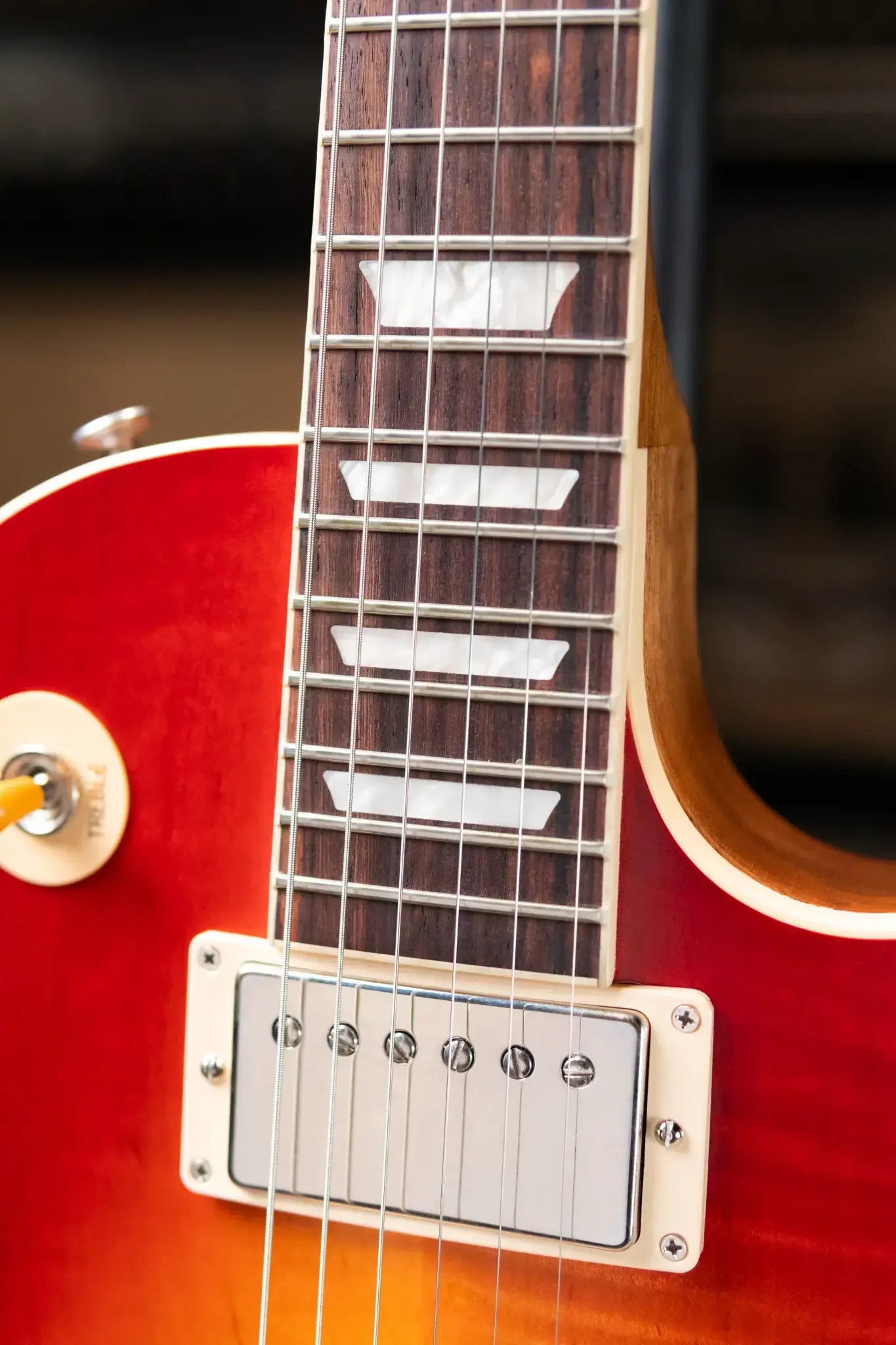 Gibson Les Paul Standard 60s Faded Electric Guitar - Vintage Cherry Sunburst with Hardshell Case