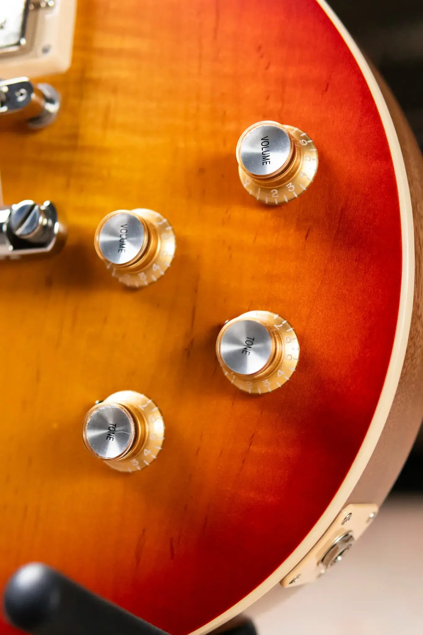 Gibson Les Paul Standard 60s Faded Electric Guitar - Vintage Cherry Sunburst with Hardshell Case