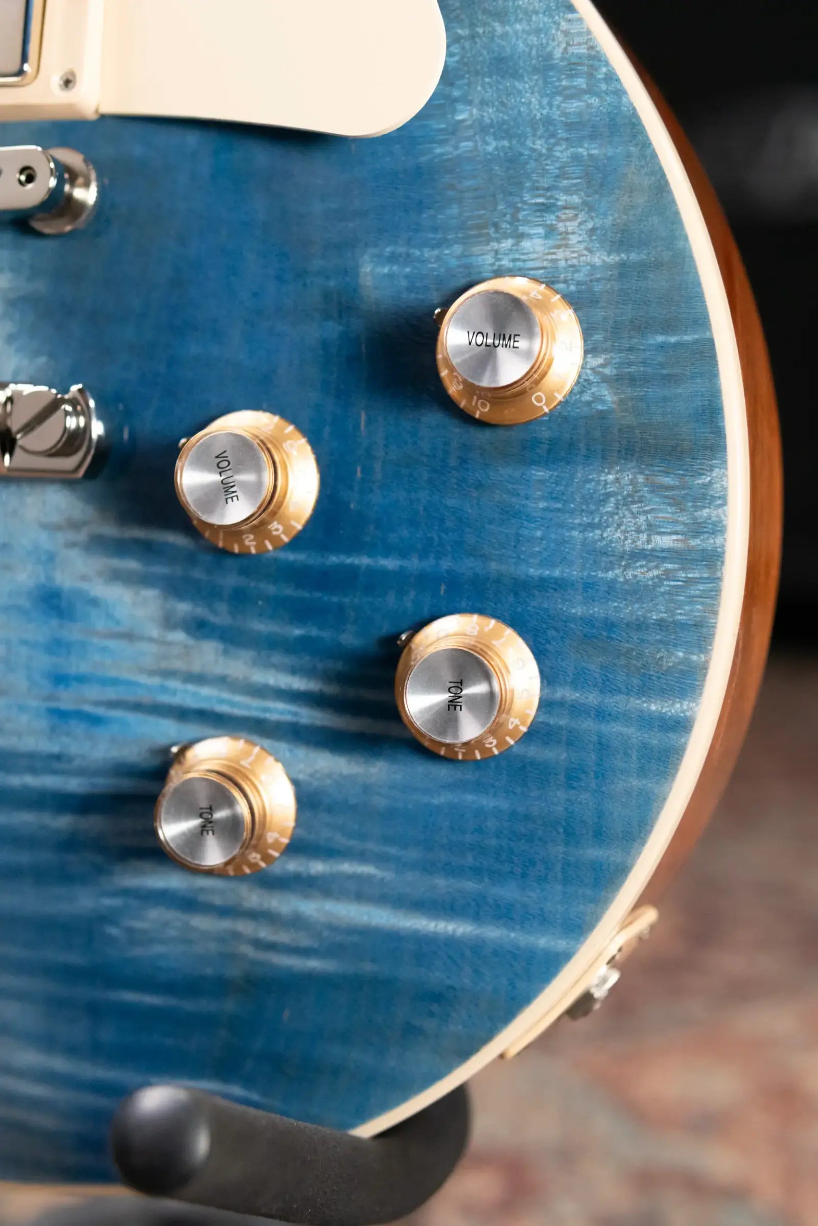 Gibson Les Paul Standard 60s Figured Top Electric Guitar - Ocean Blue with Hardshell Case