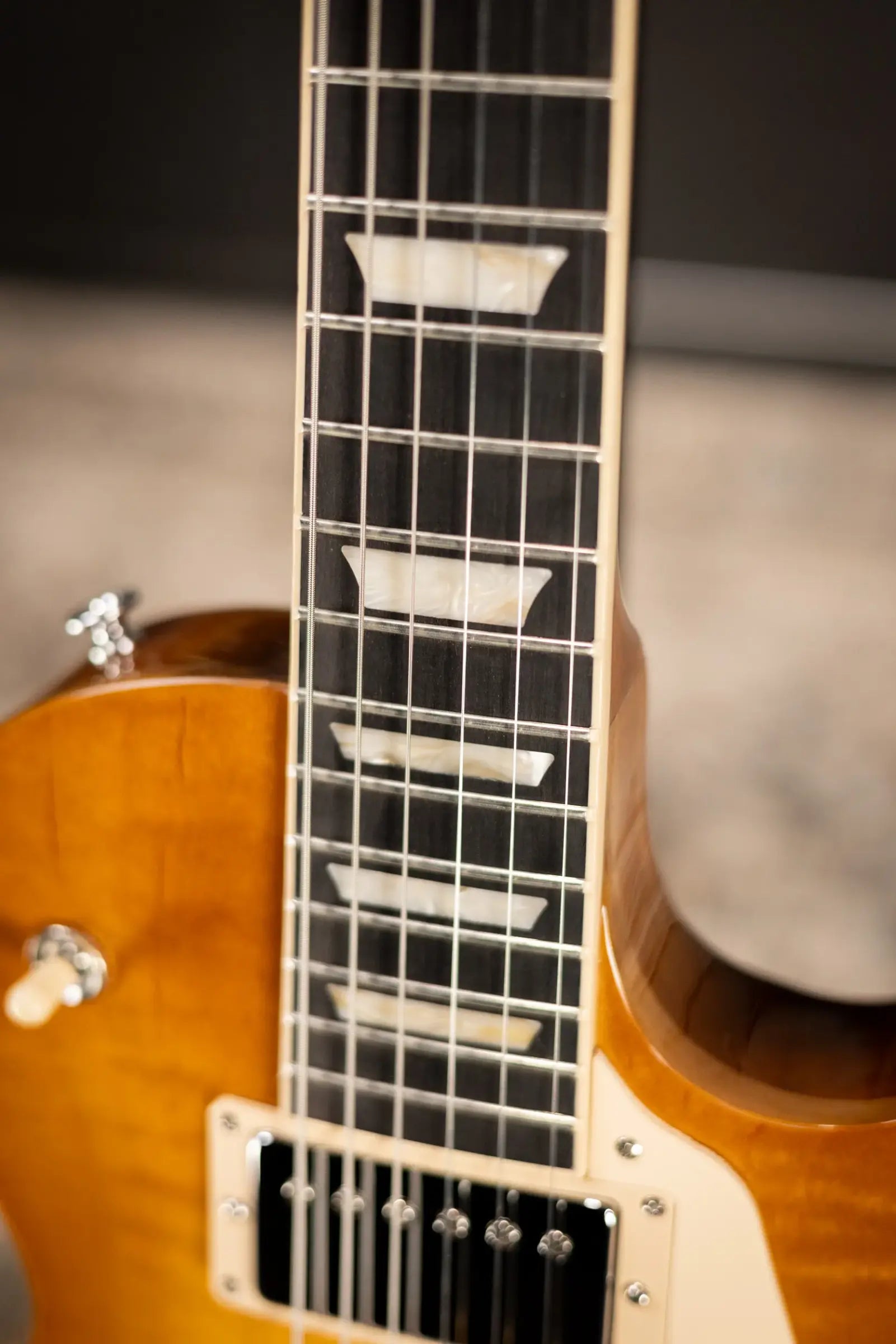 Gibson Les Paul Studio Session Electric Guitar - Honeyburst with Gig Bag