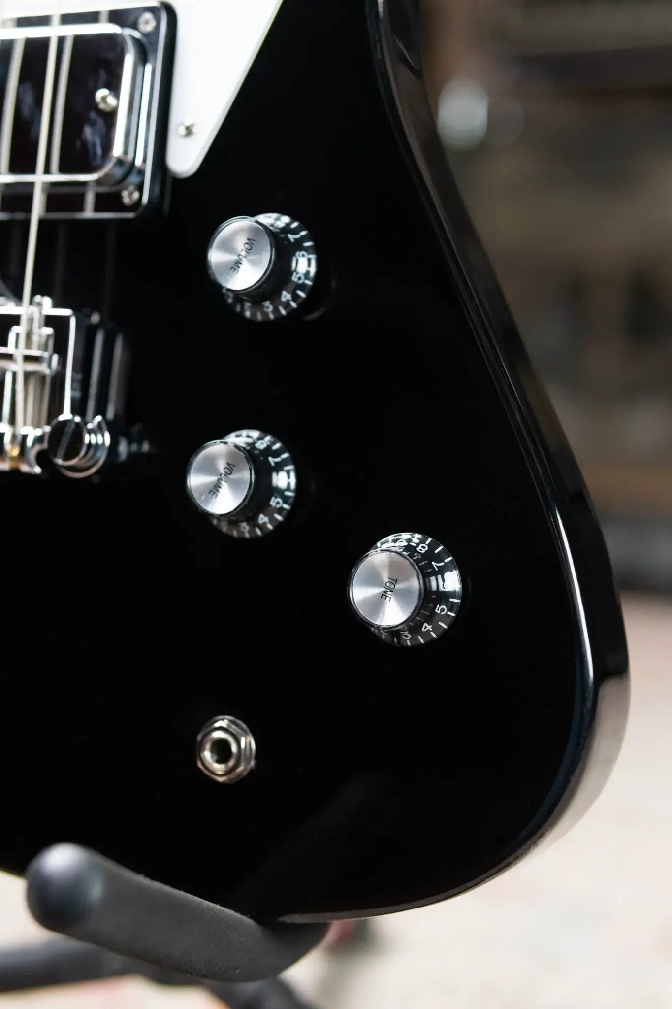 Gibson Non-Reverse Thunderbird - Ebony with Hardshell Case