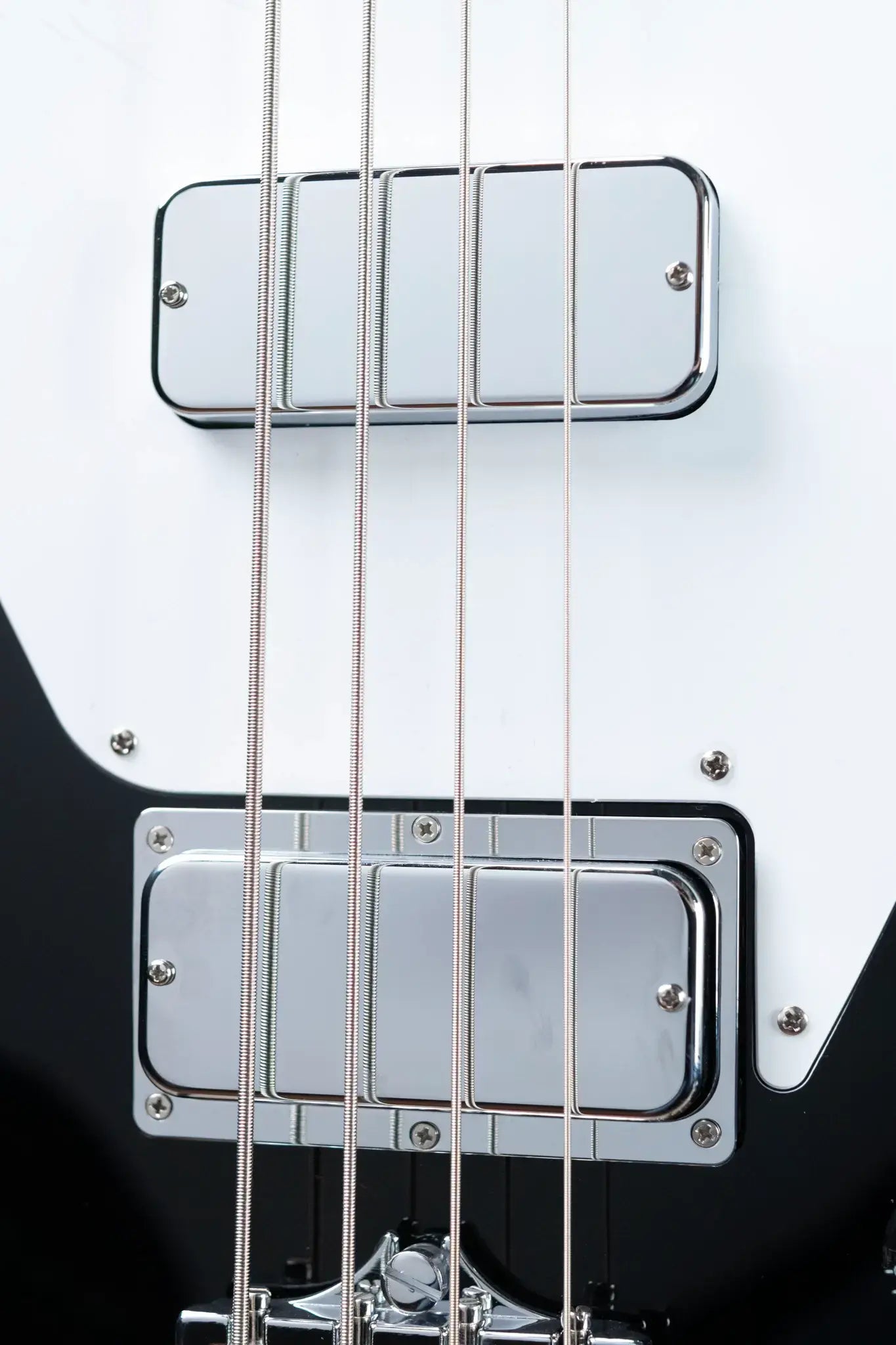 Gibson Non-Reverse Thunderbird - Ebony with Hardshell Case