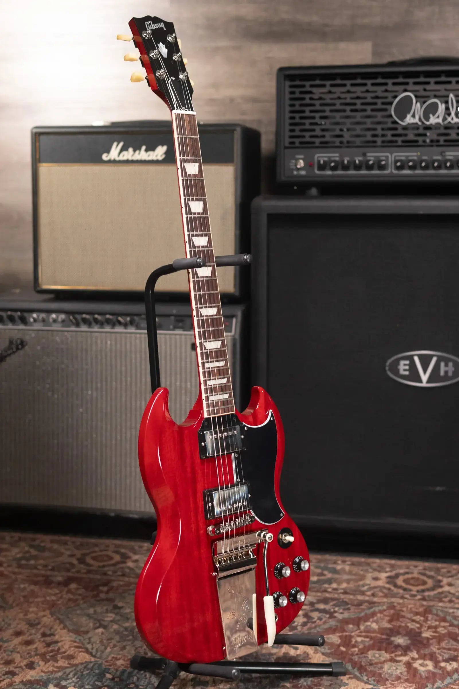 Gibson SG Standard '61 Maestro Vibrola Electric Guitar - Vintage Cherry with Hardshell Case